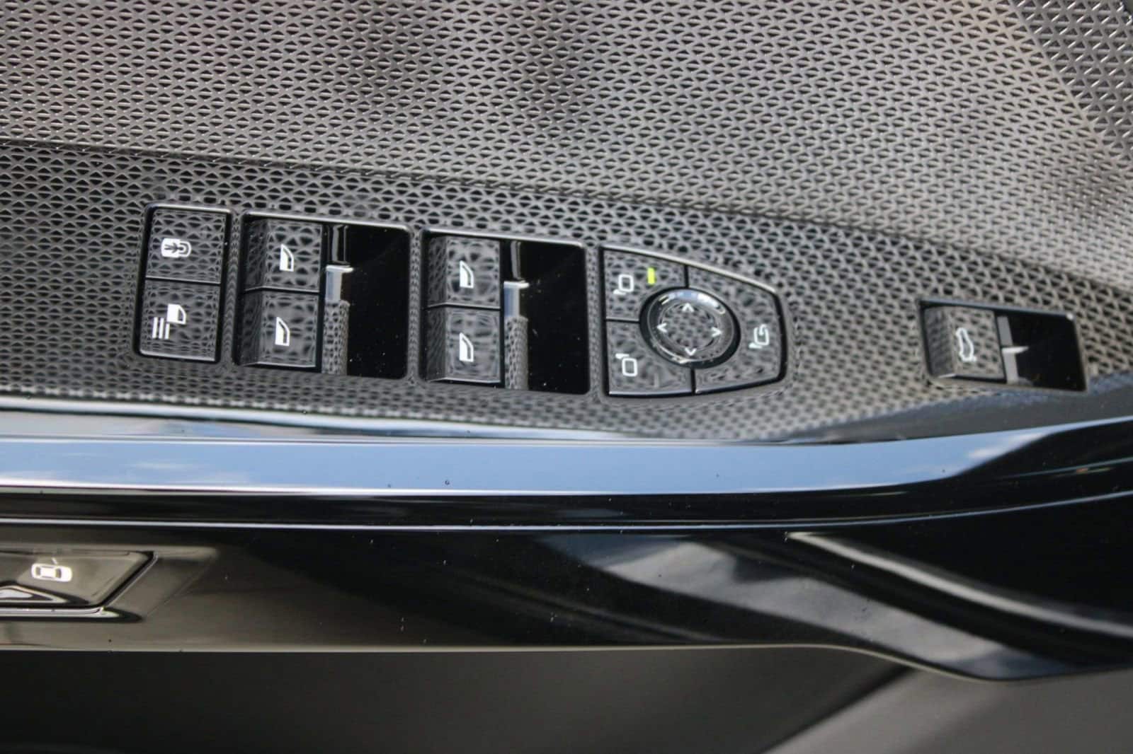 2026 BMW 7 Series 750e - Photo 19