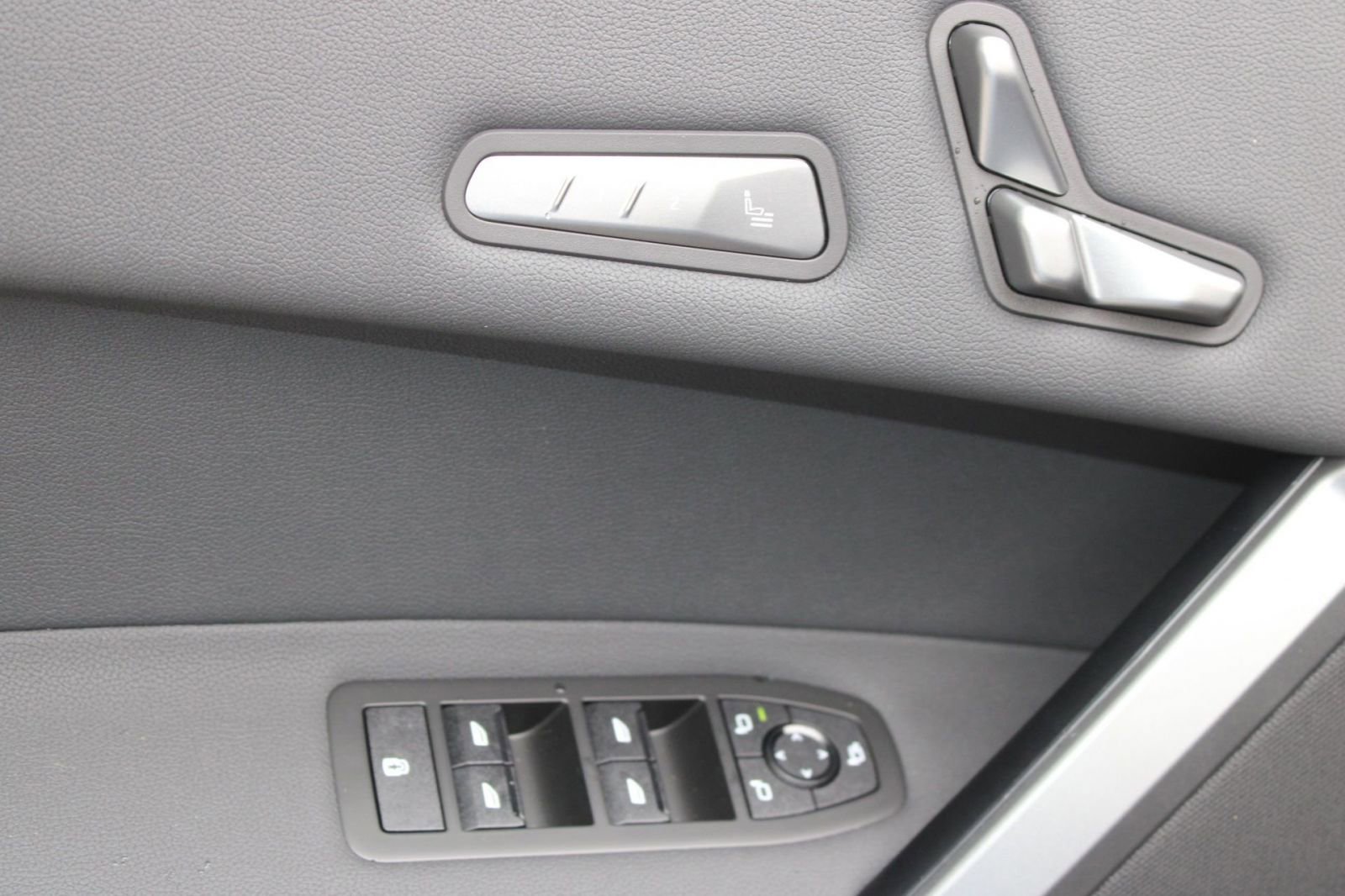 2026 BMW iX 45 - Photo 13