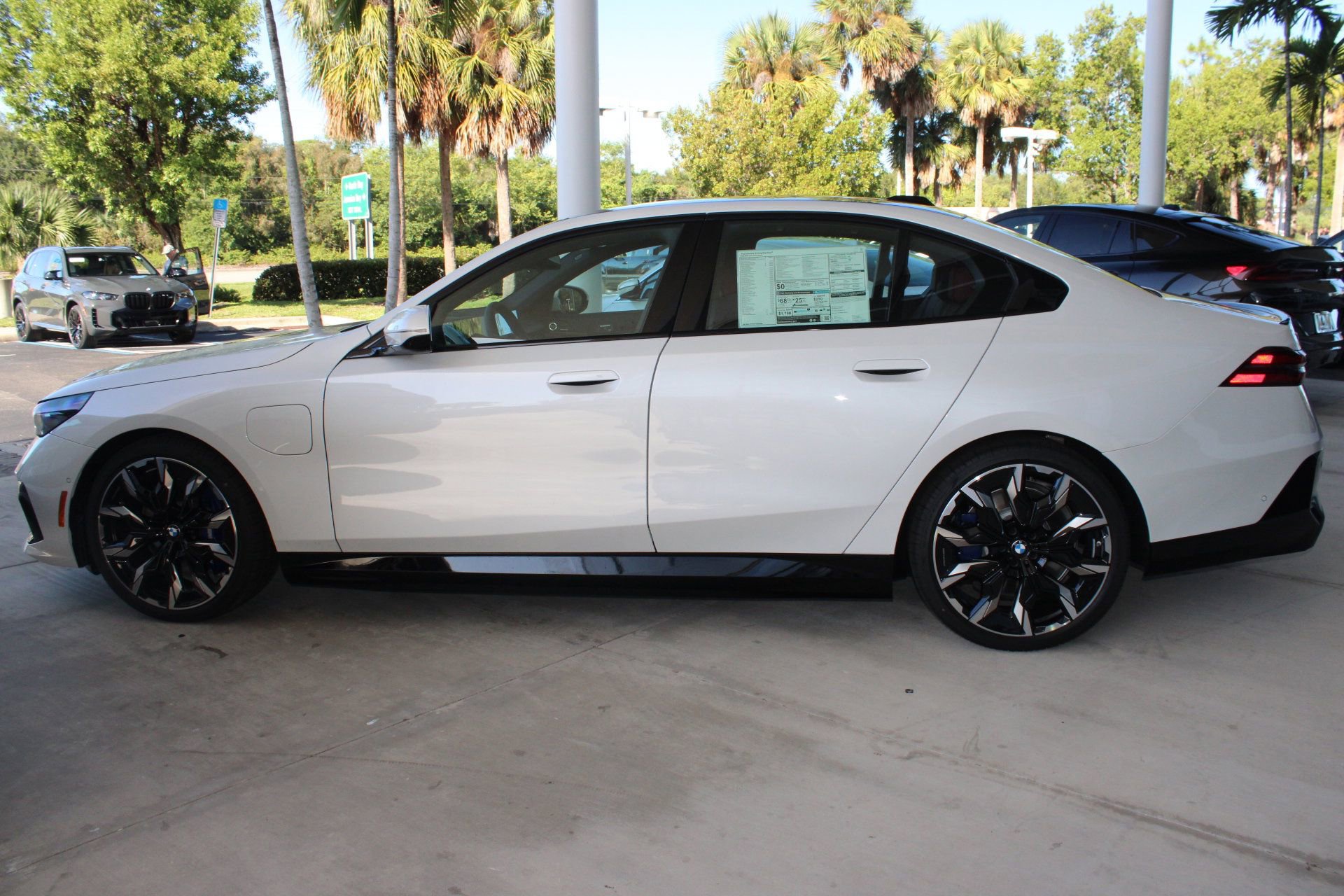 2026 Bmw 550e xDrive photo 2