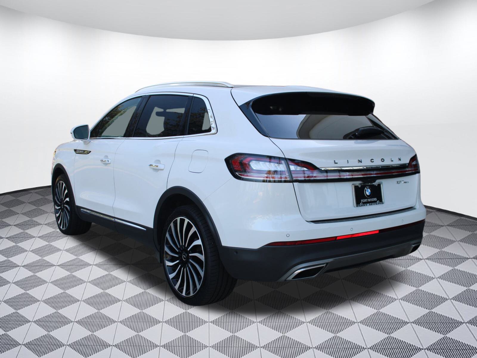 2020 Lincoln Nautilus Black Label photo 3