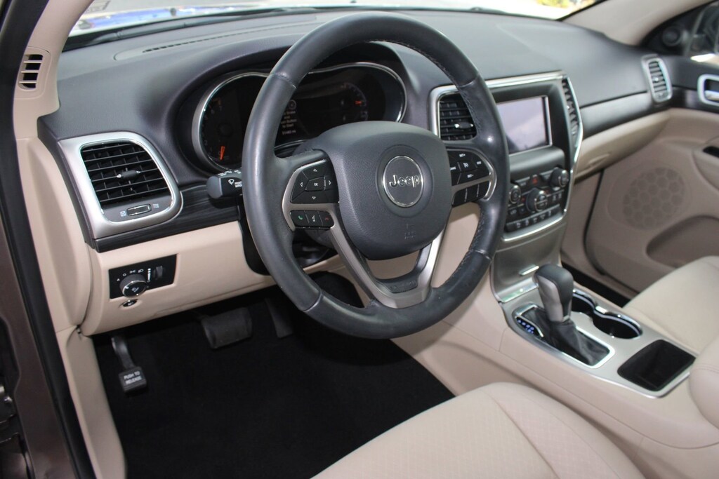 Used 2019 Jeep Grand Cherokee Laredo SUV