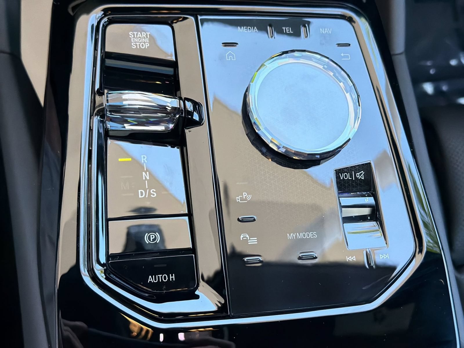 2027 BMW 5 Series 550e - Photo 18
