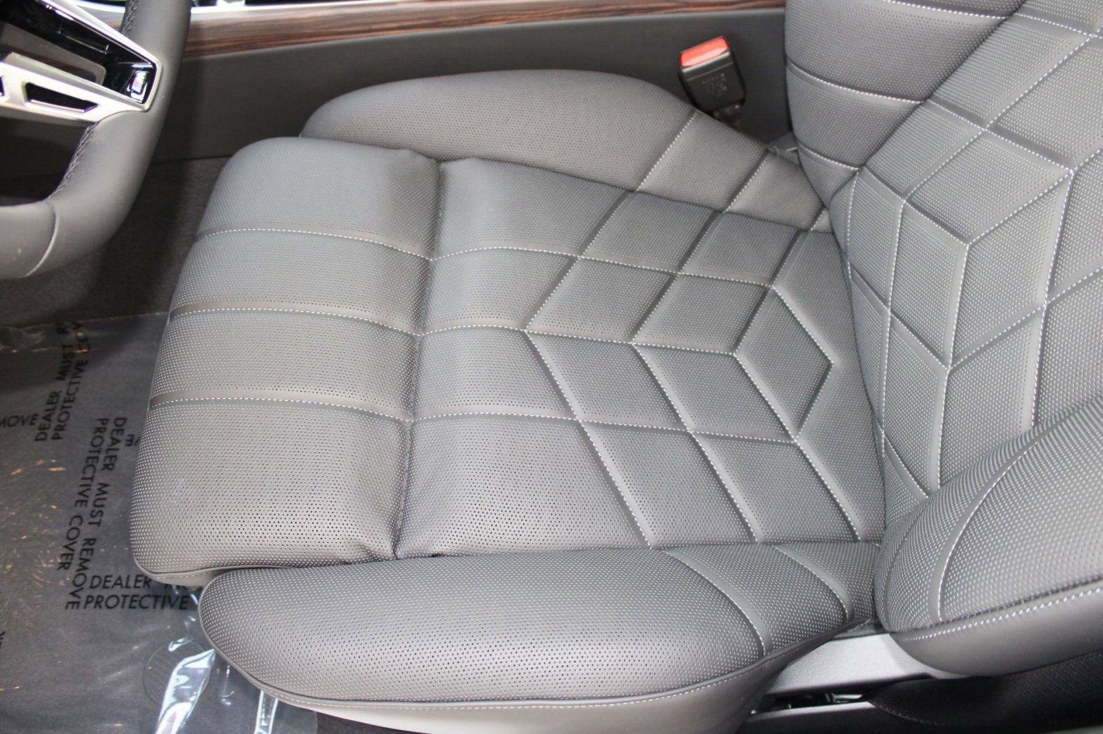 2026 BMW 7 Series 750e - Photo 20