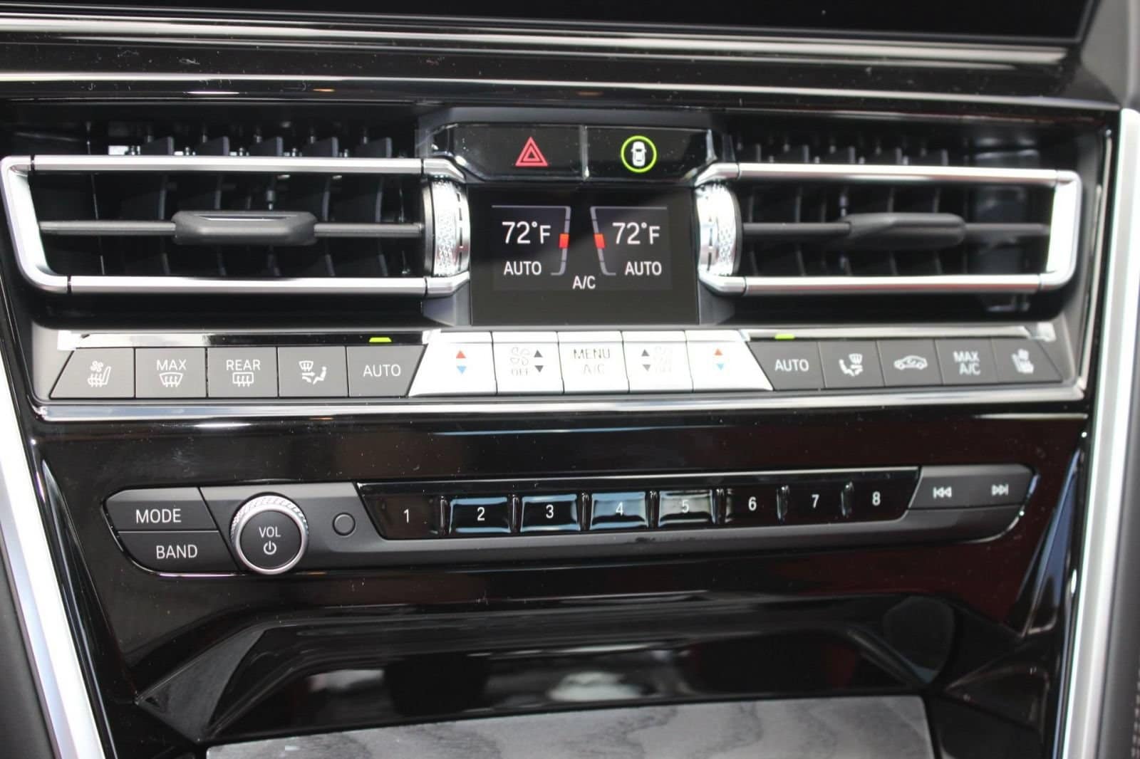 2026 BMW 8 Series 840i - Photo 25