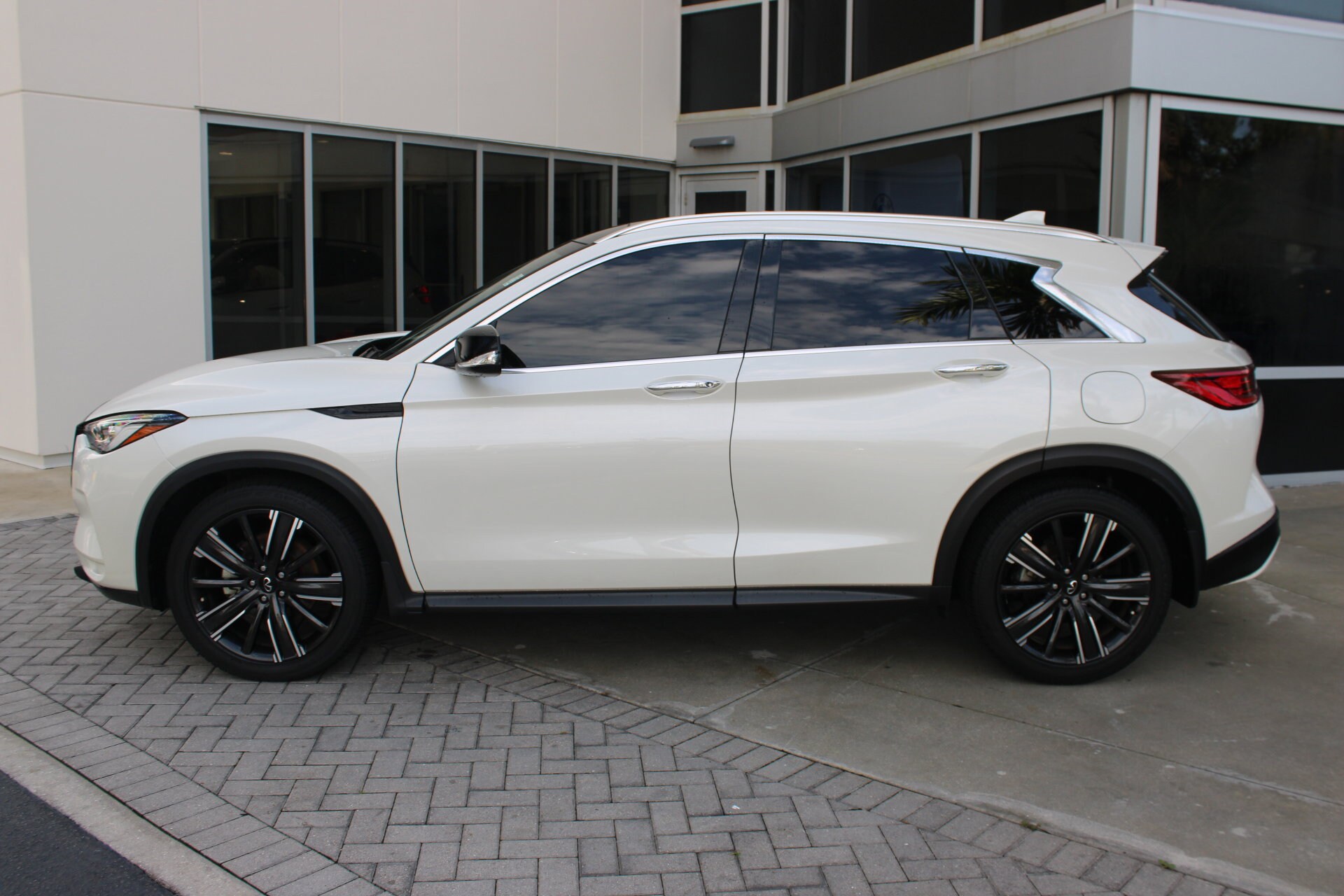 2022 Infiniti QX50 Luxe photo 2