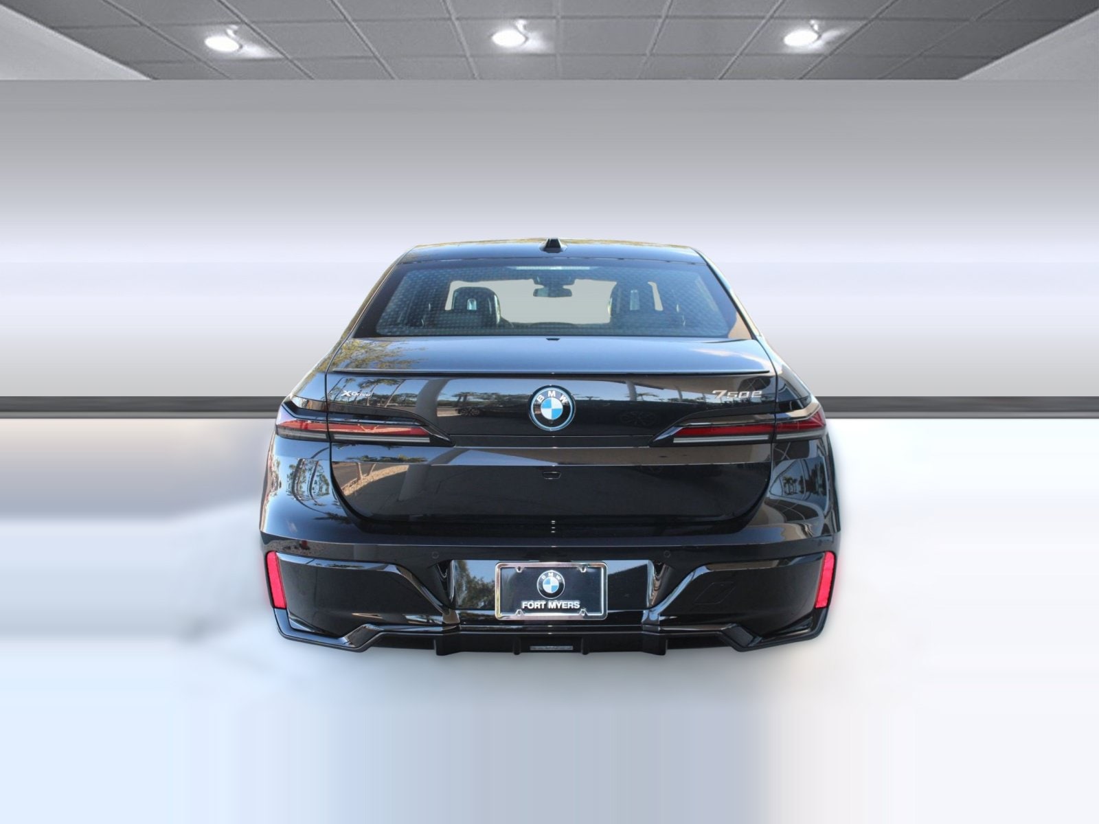 2026 BMW 7 Series 750e - Photo 10