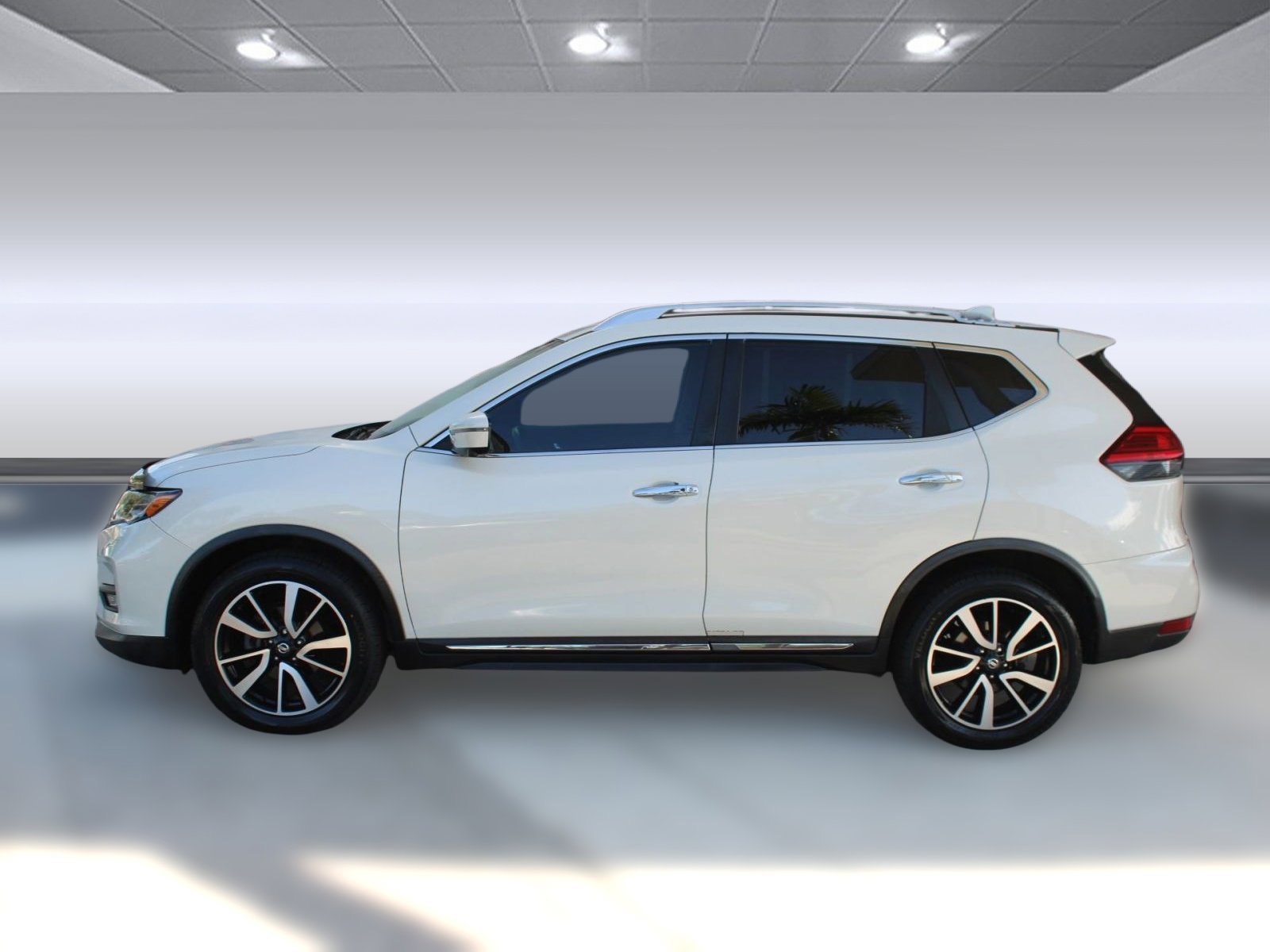 2017 Nissan Rogue SL photo 2