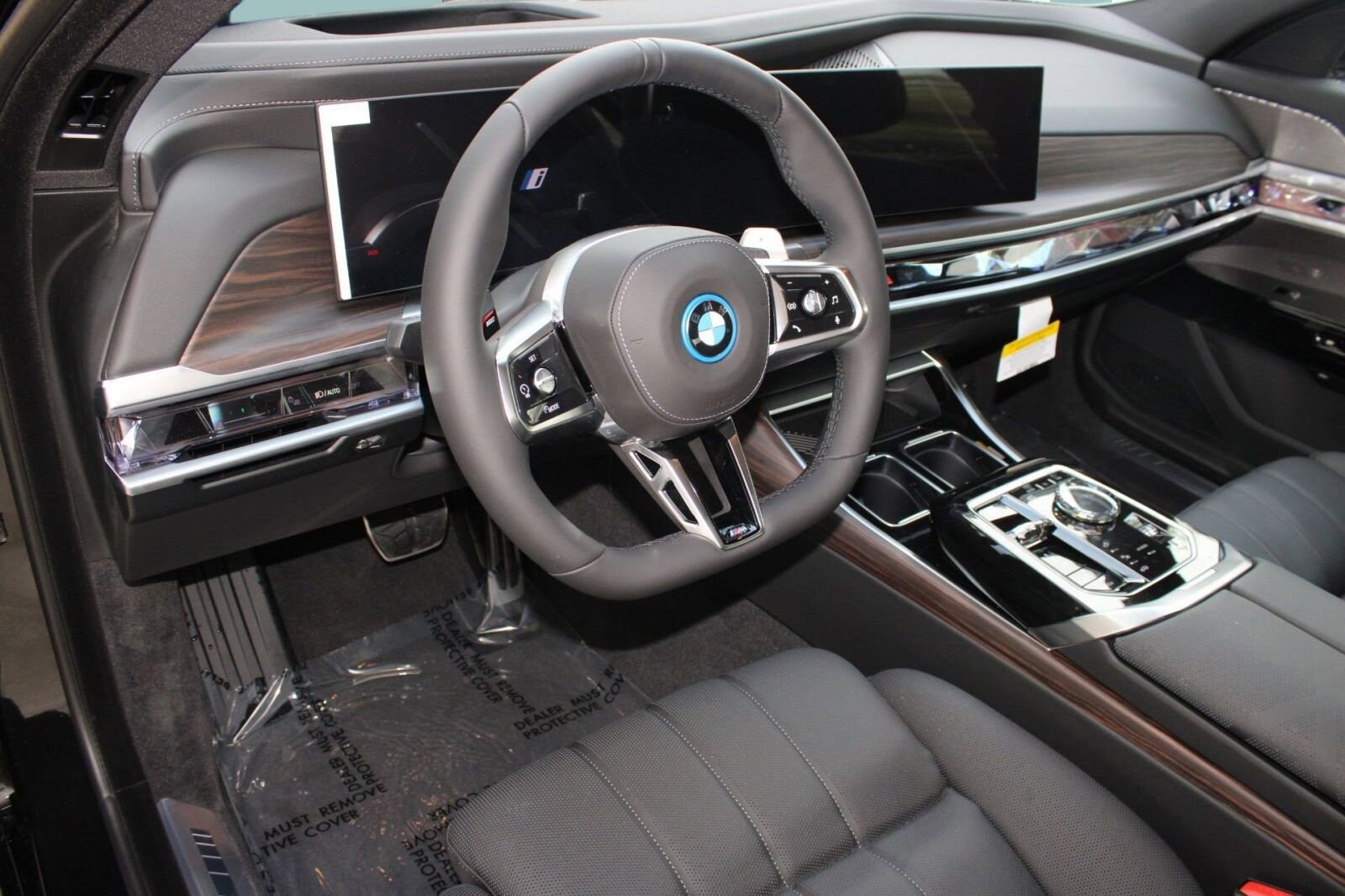 2026 Bmw 750e photo 4