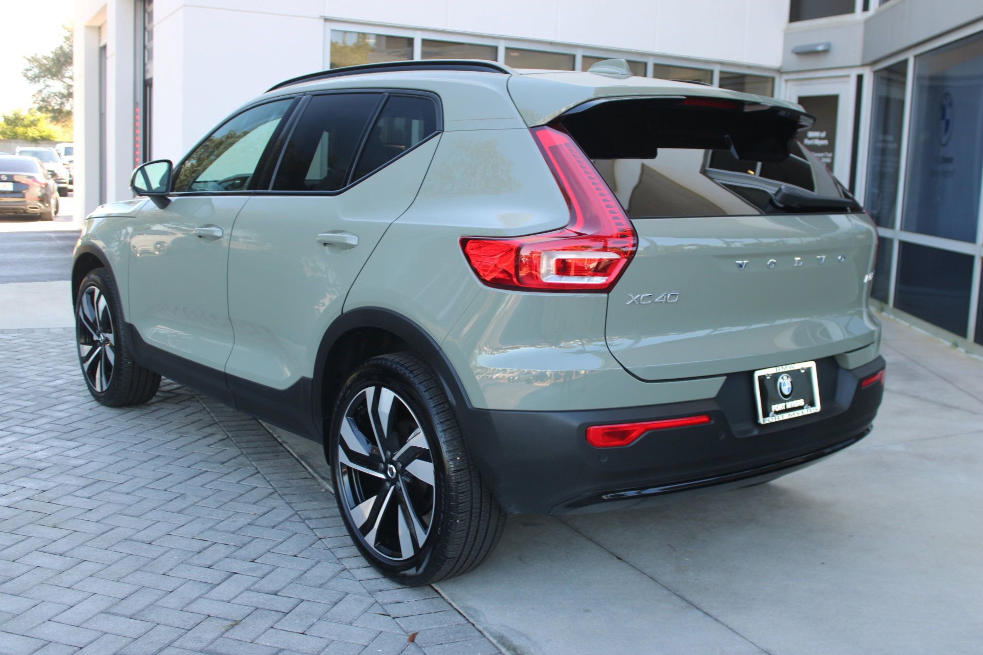 2024 Volvo XC40 Ultimate photo 3