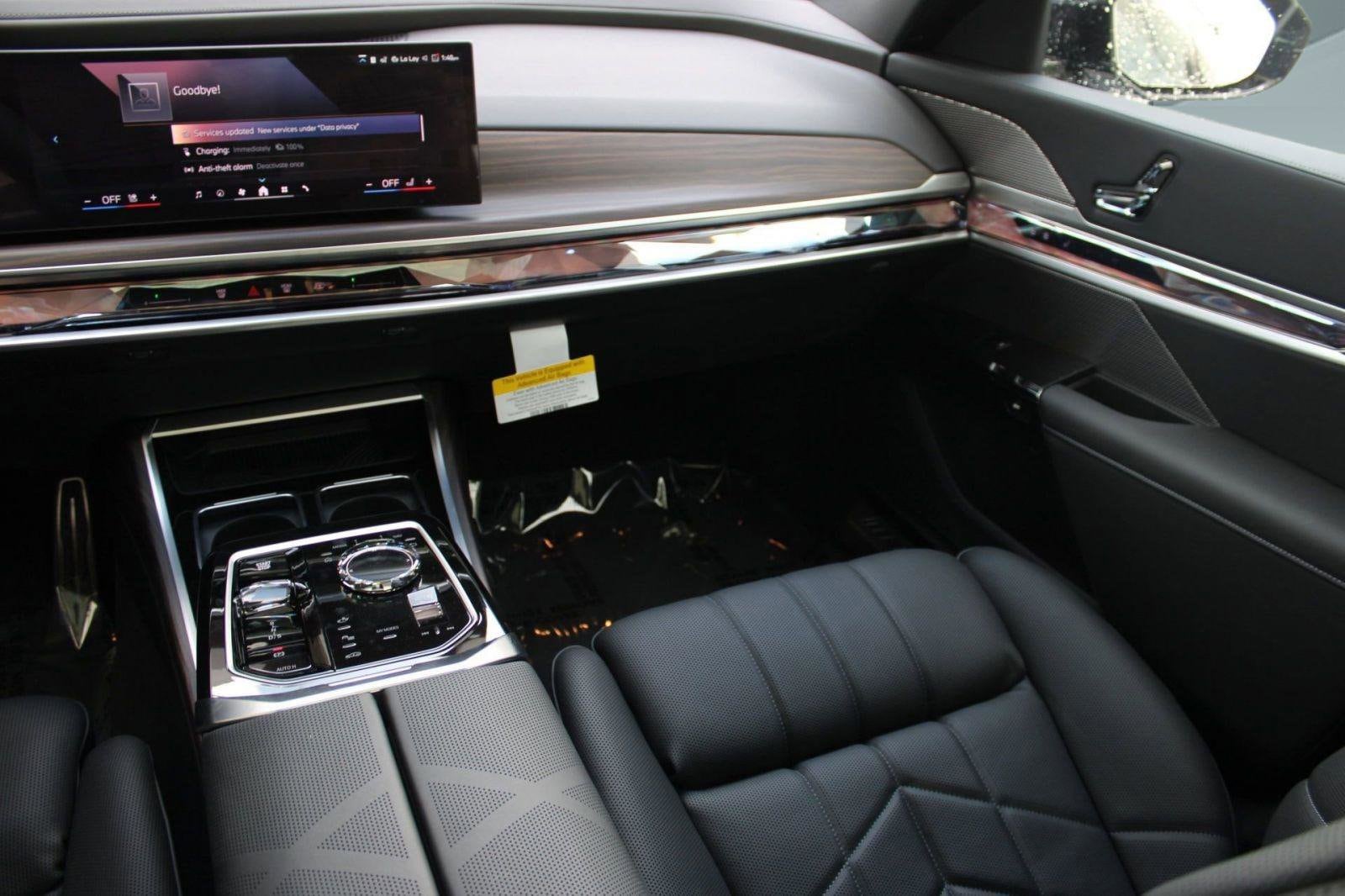 2026 BMW 7 Series 750e - Photo 29