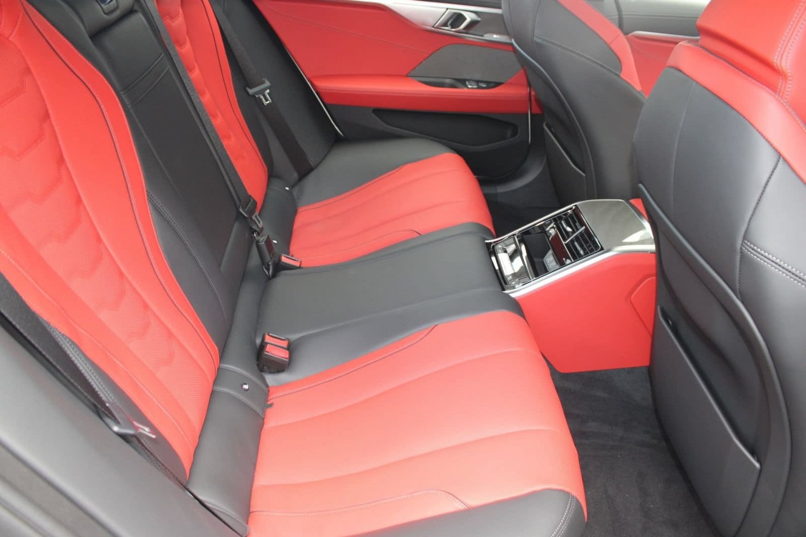 2026 BMW 8 Series 840i - Photo 31