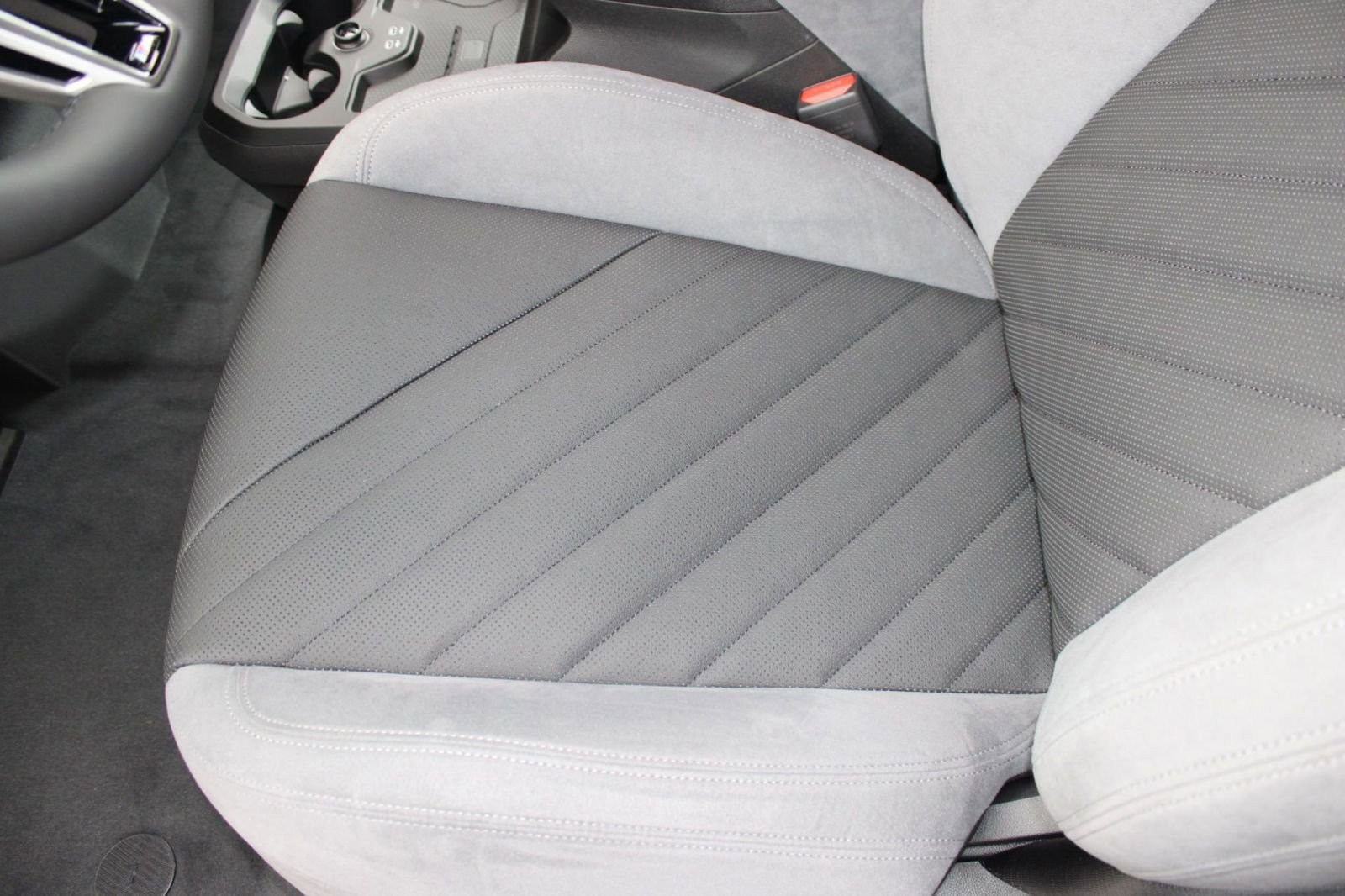 2026 BMW iX 45 - Photo 21