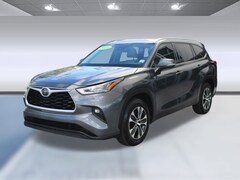 Used 2020 Toyota Highlander XLE SUV for sale in Fort Myers