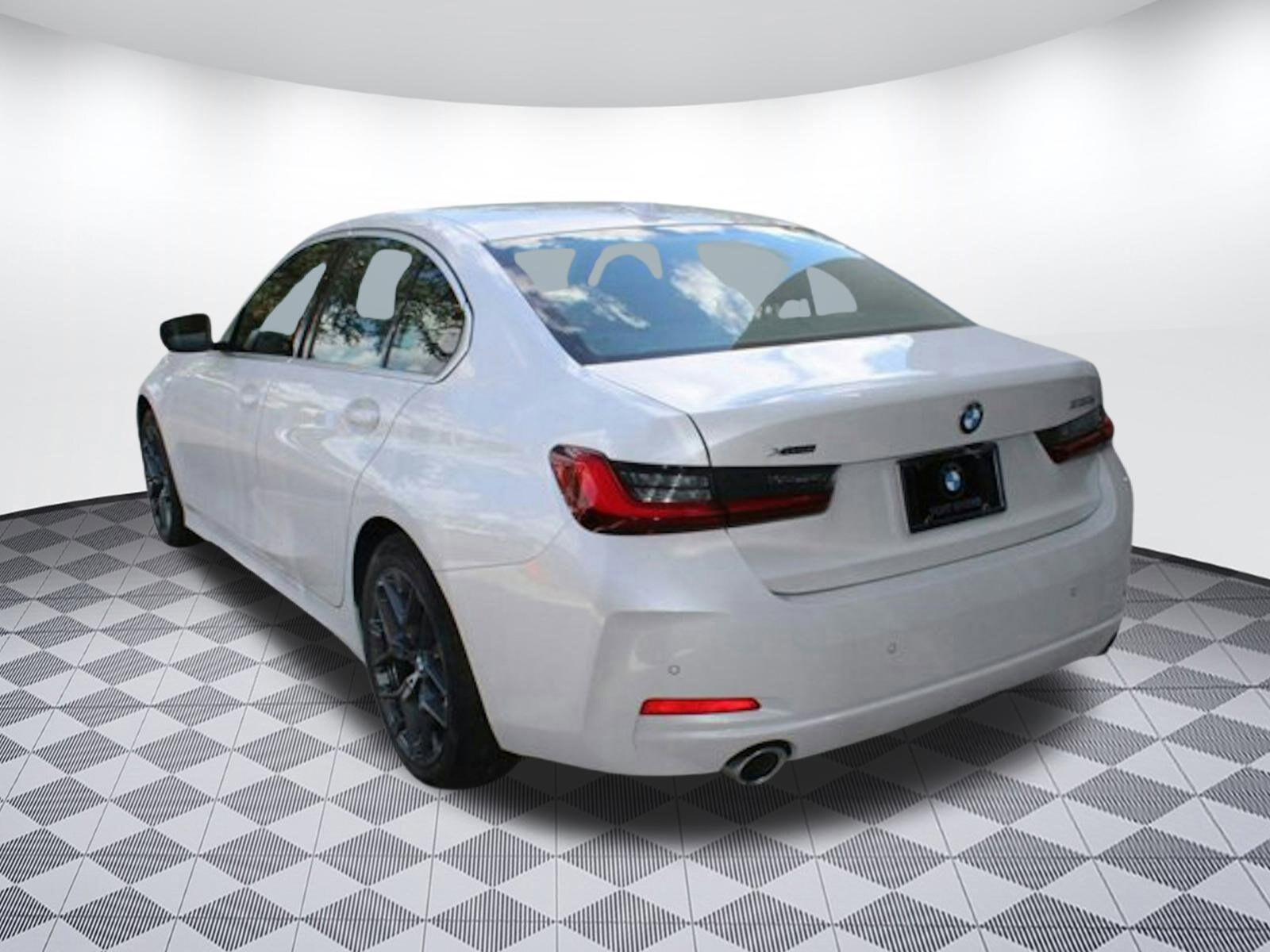 2025 Bmw 330i xDrive Sedan photo 3