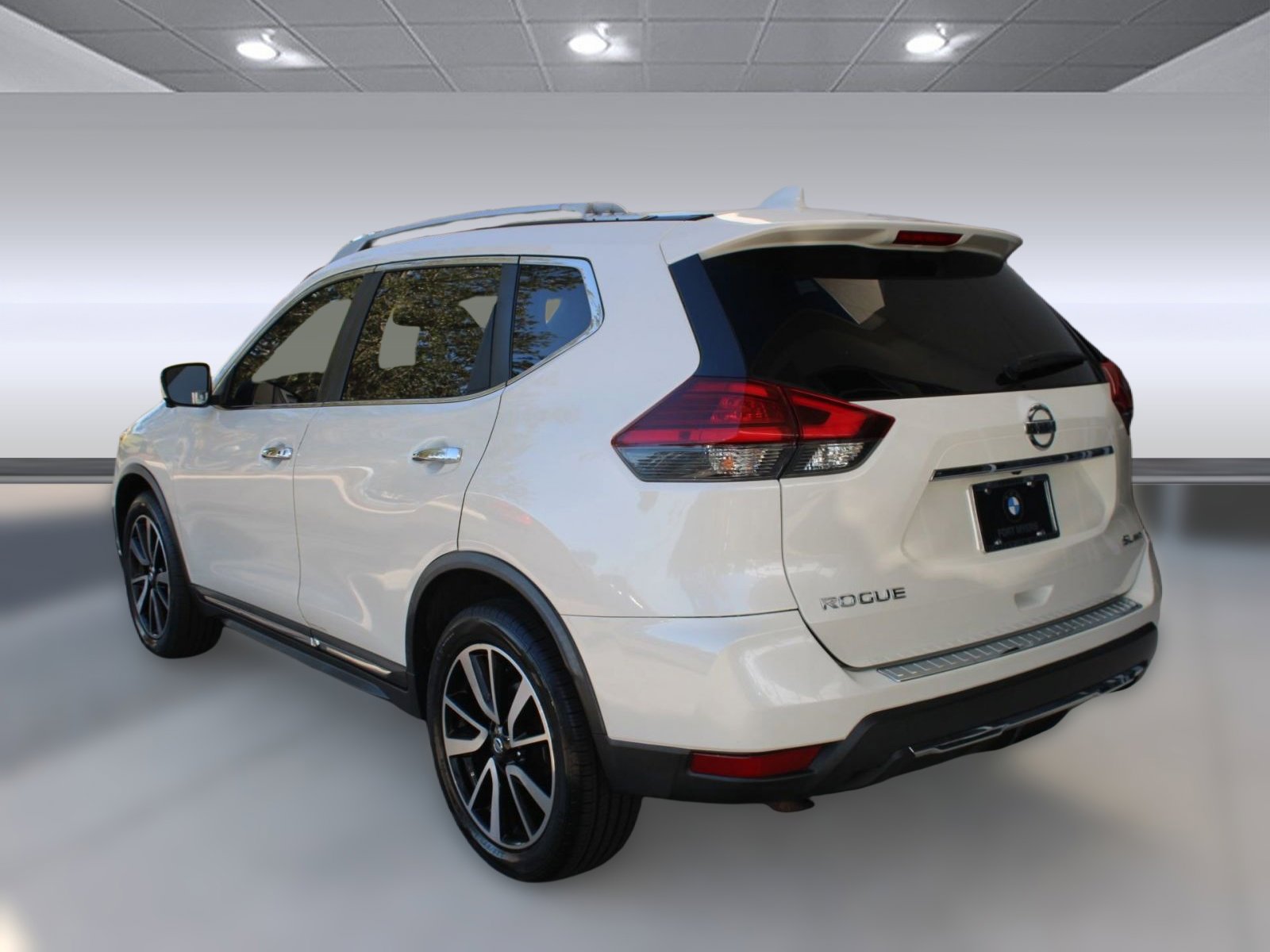 2017 Nissan Rogue SL photo 3