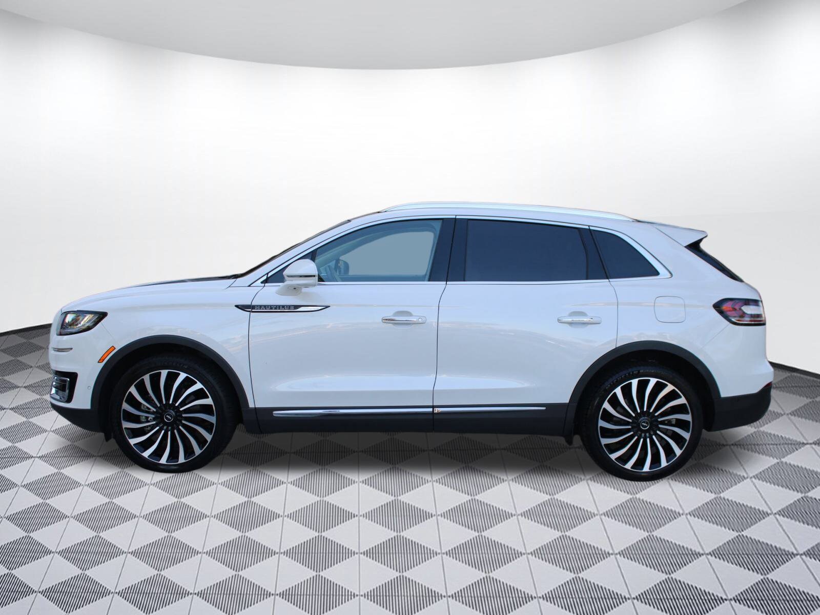 2020 Lincoln Nautilus Black Label photo 2