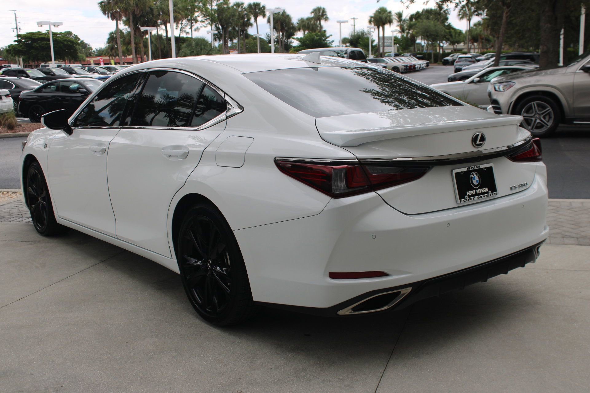 2023 Lexus ES 350 F SPORT Design photo 3