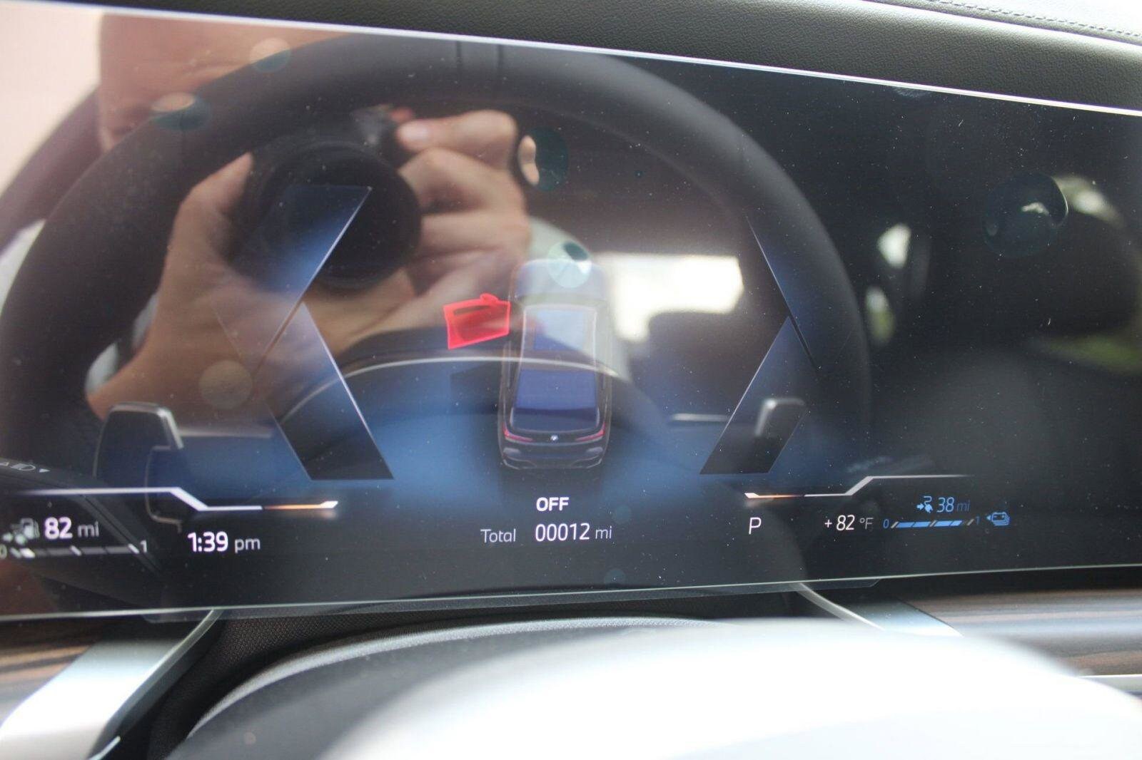 2026 BMW 7 Series 750e - Photo 21