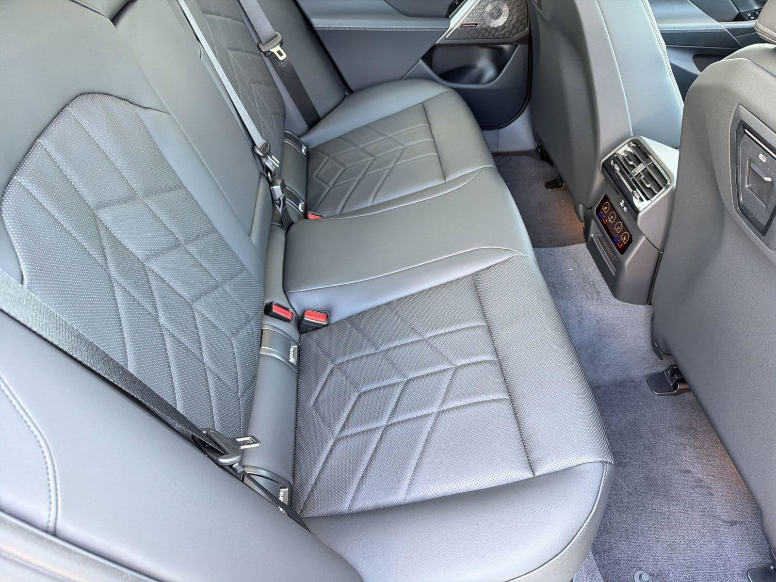 2027 BMW 5 Series 550e - Photo 28