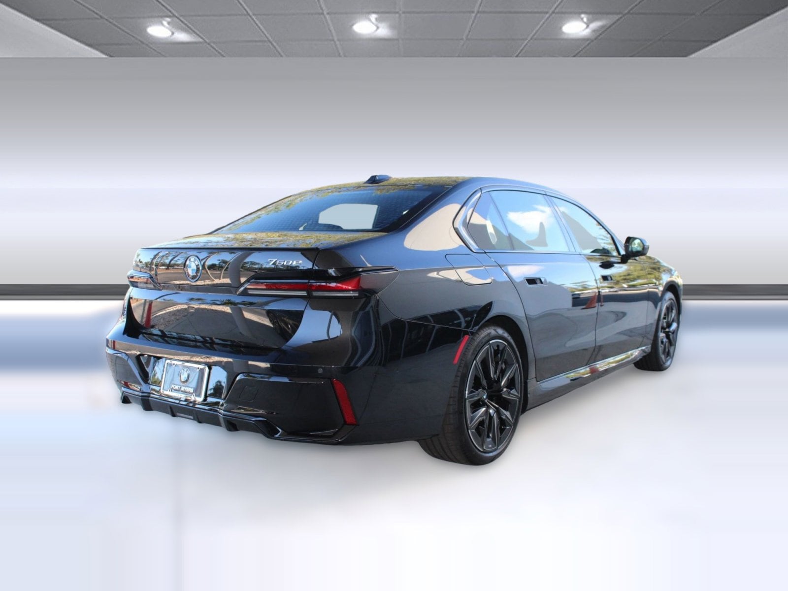 2026 BMW 7 Series 750e - Photo 9