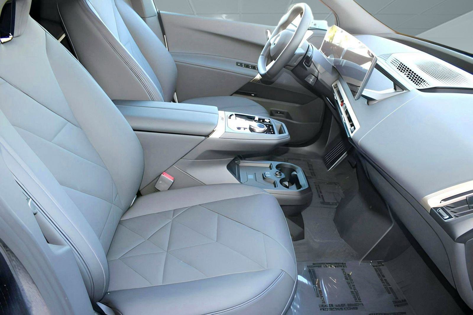 2026 BMW iX 60 - Photo 31