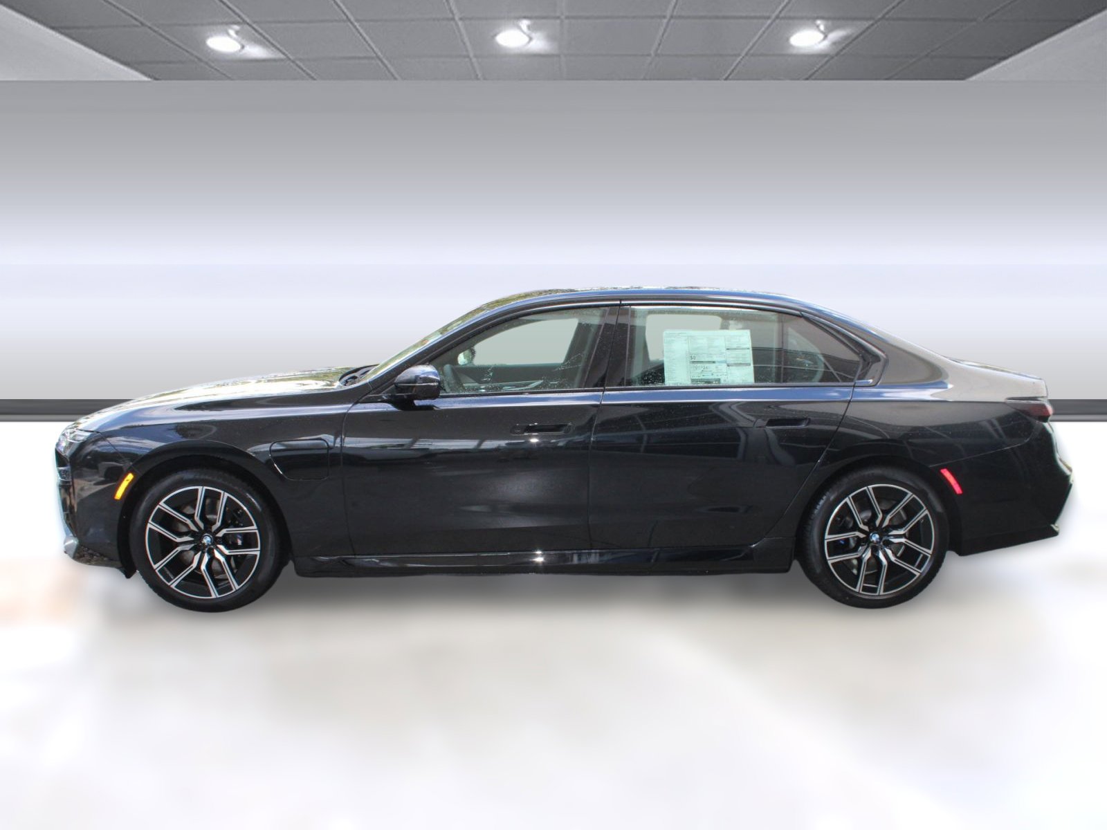2026 Bmw 750e photo 2