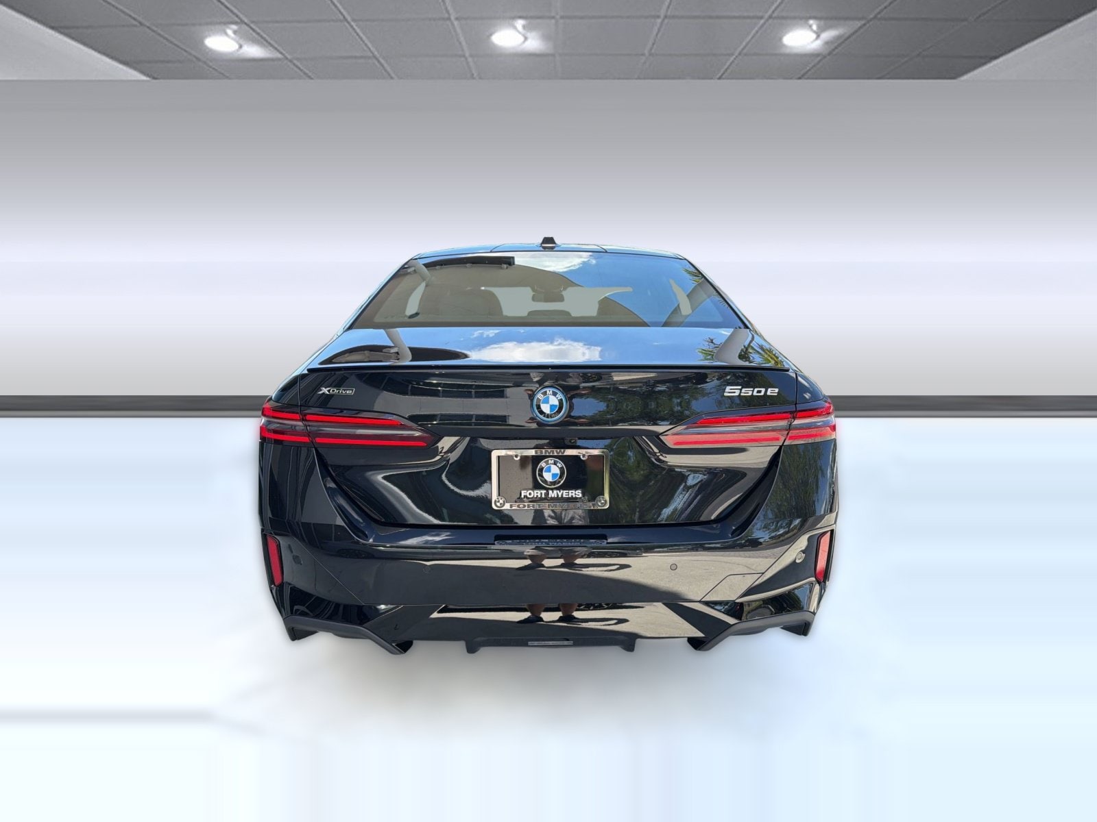 2027 BMW 5 Series 550e - Photo 10