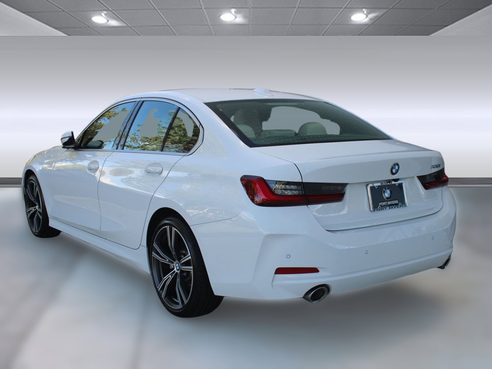 2024 Bmw 330i Sedan photo 3