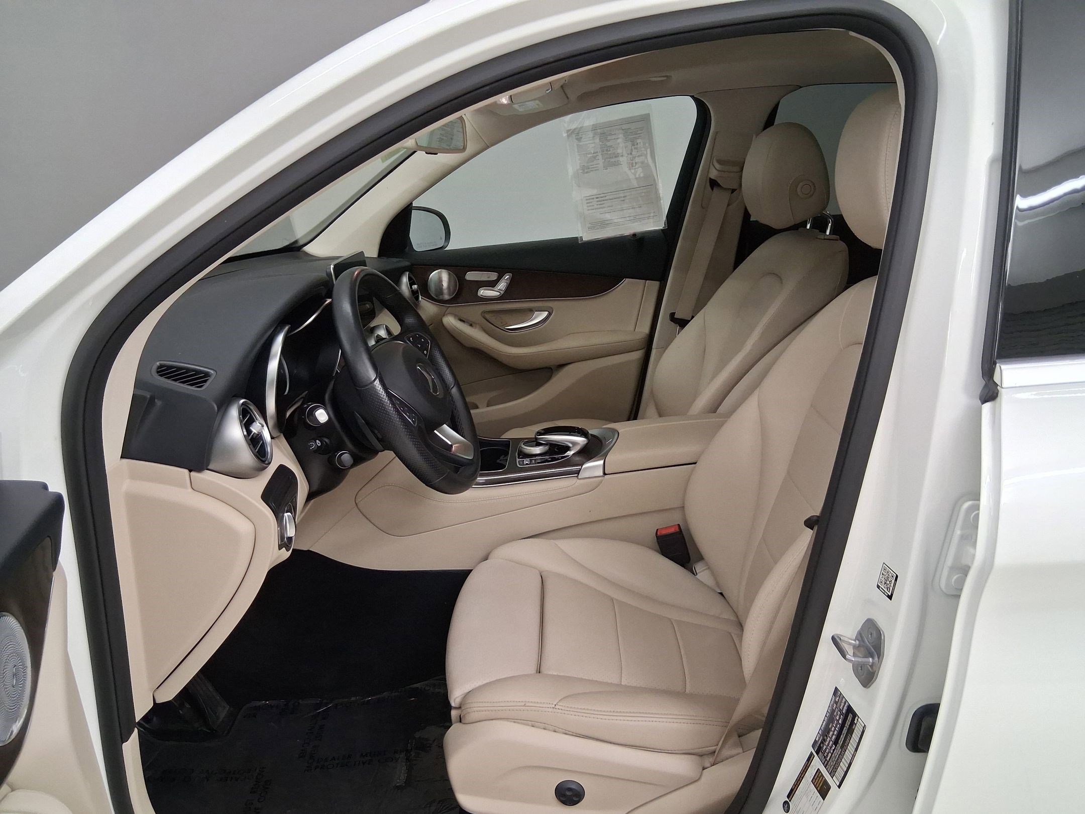 2019 Mercedes-Benz GLC 350e 4MATIC photo 2