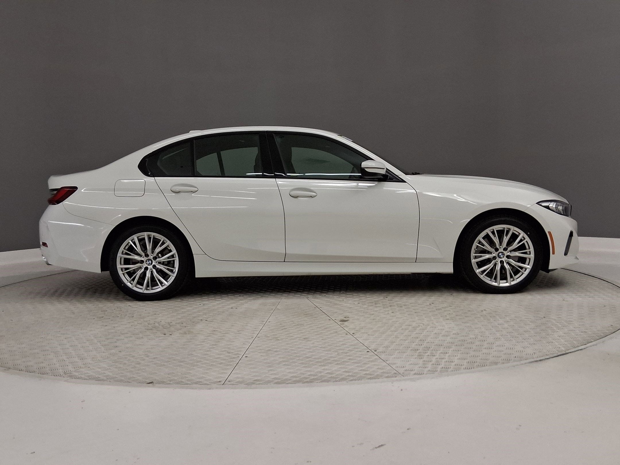 2023 BMW 330i photo 5