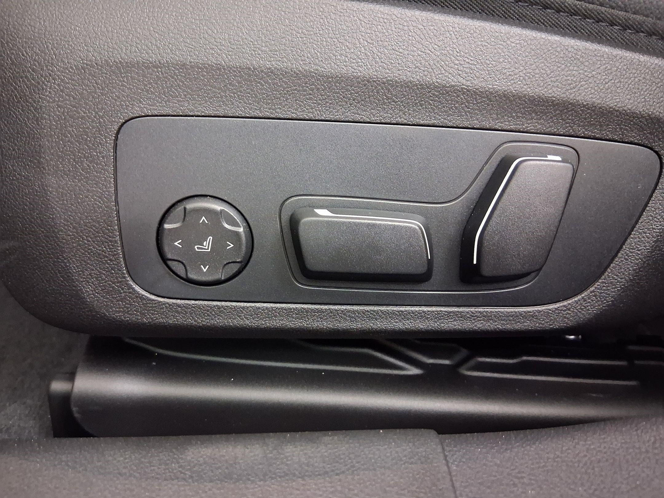 2026 BMW 3 Series 330i - Photo 13