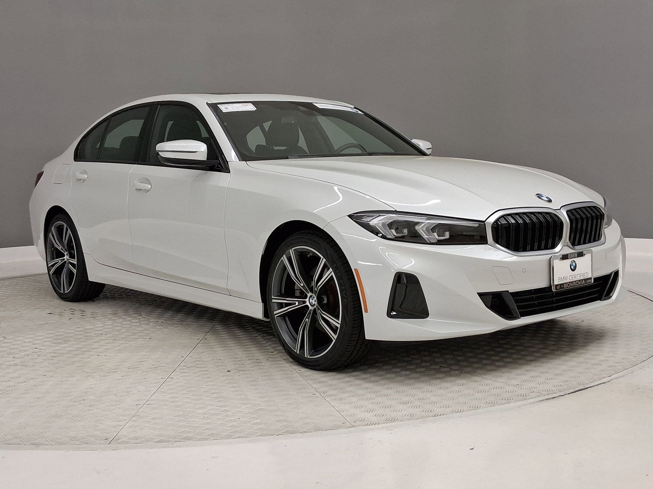 2023 BMW 330i photo 4