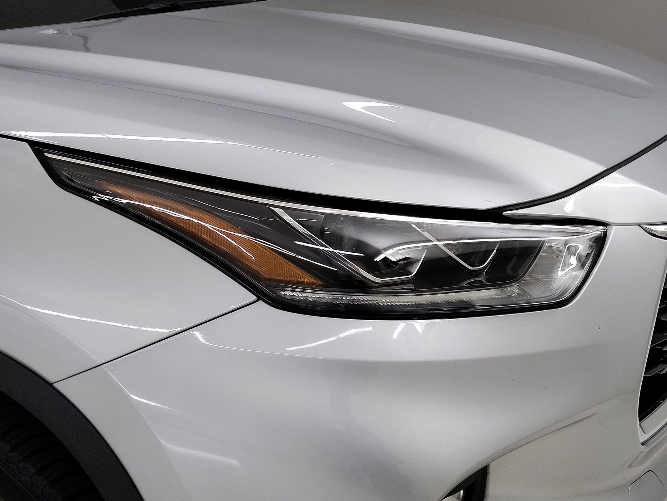 2021 Toyota Highlander Hybrid Limited photo 3