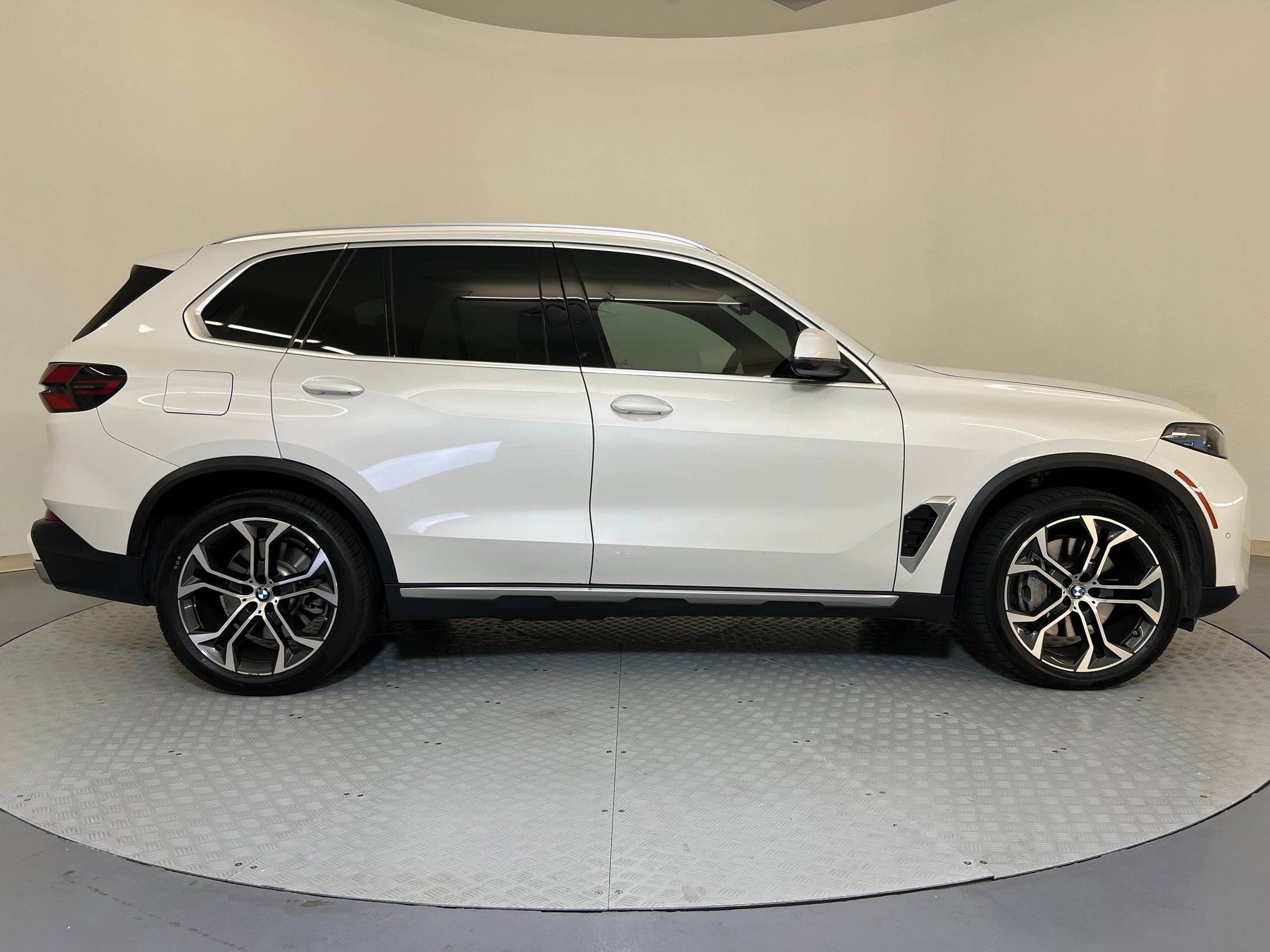 2025 BMW X5 PHEV xDrive50e photo 3