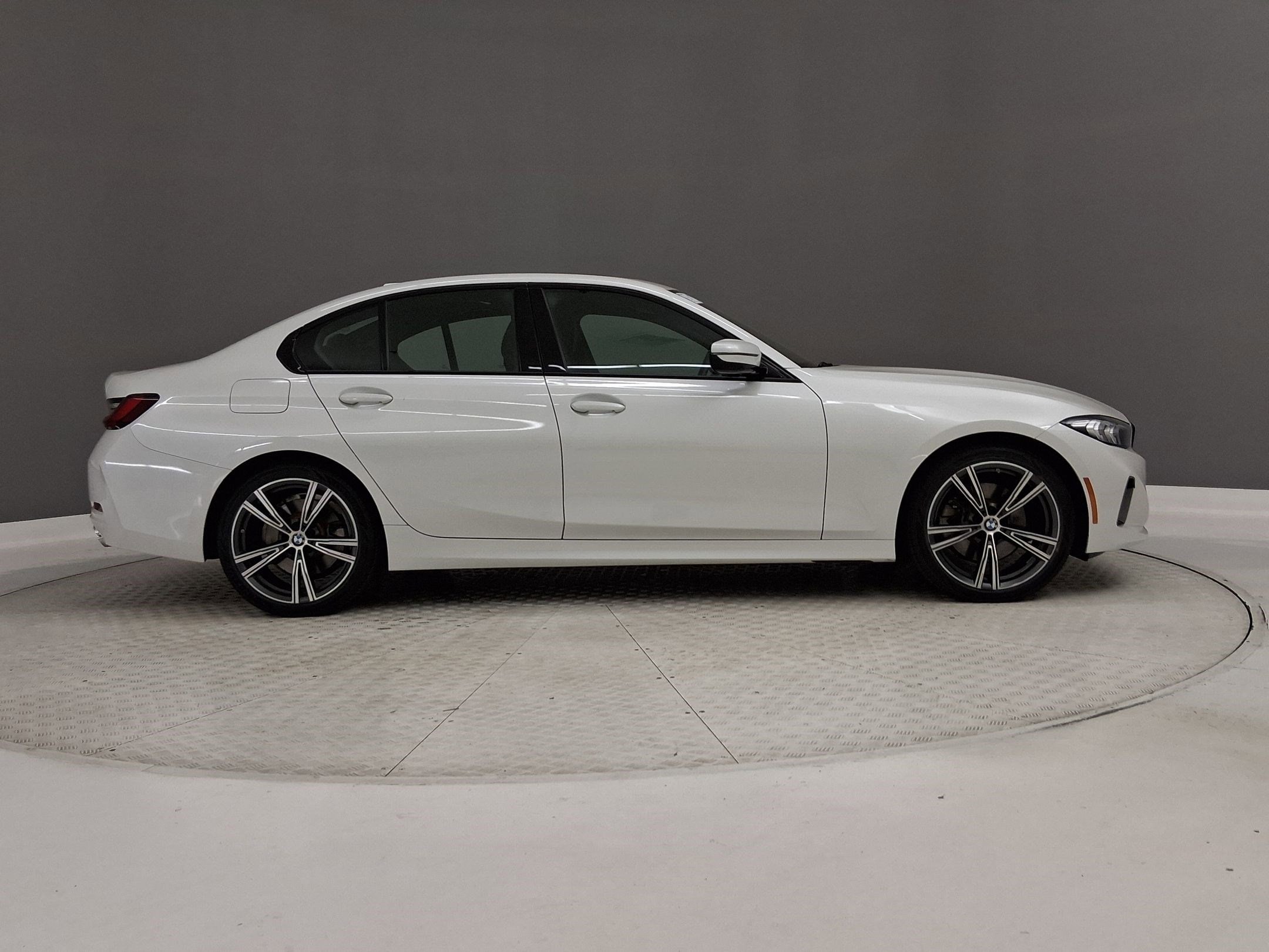 2023 BMW 330i photo 5