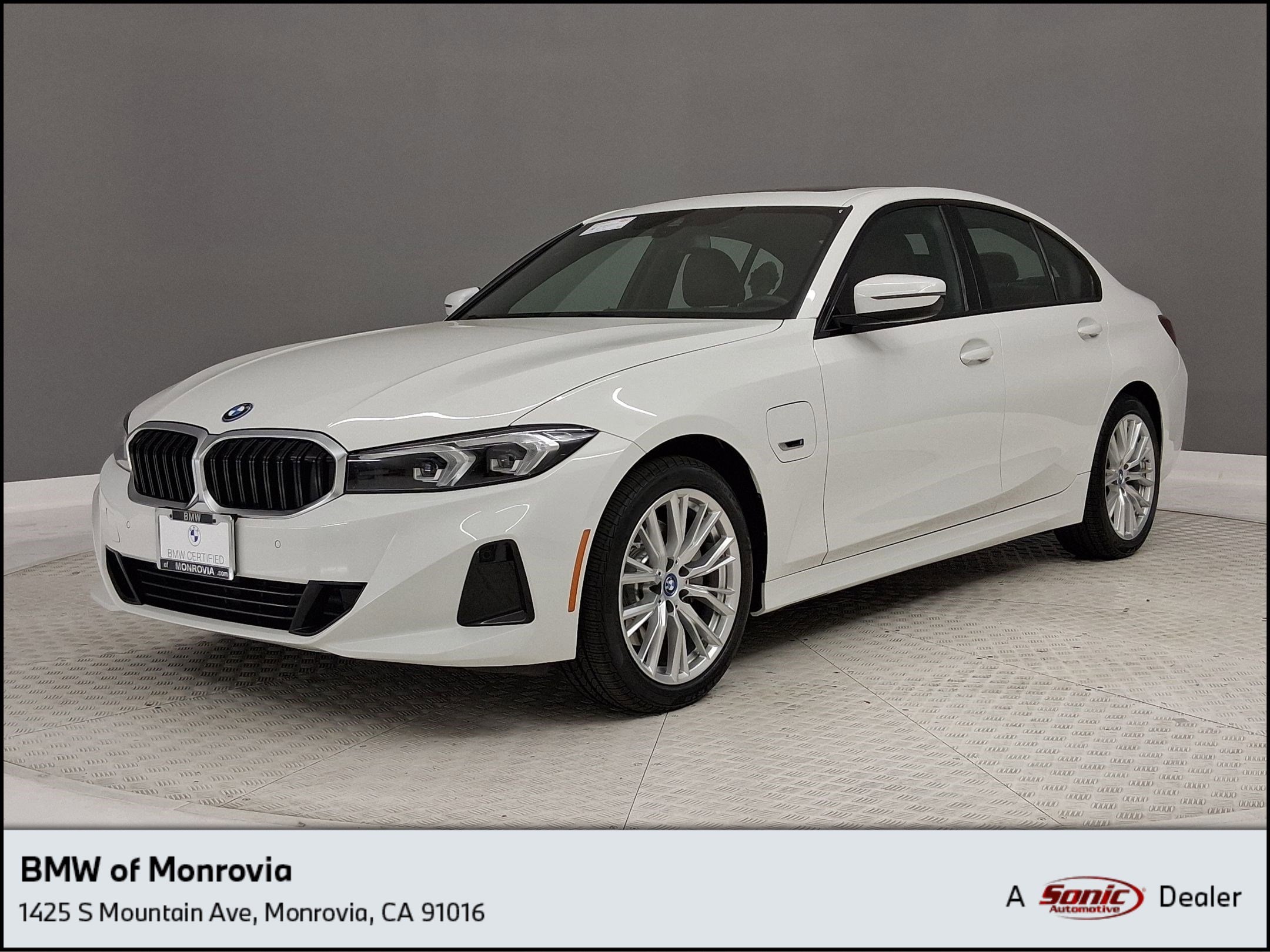 2023 BMW 3 Series 330e Sedan's photo