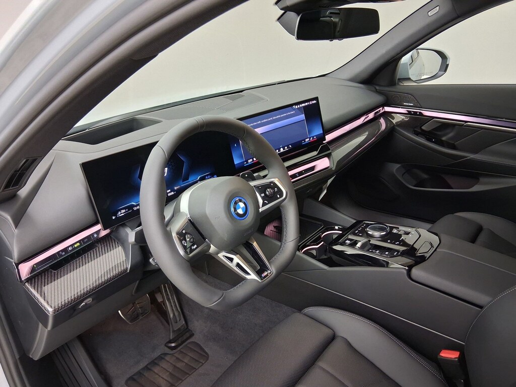 New 2027 BMW 550e xDrive Sedan