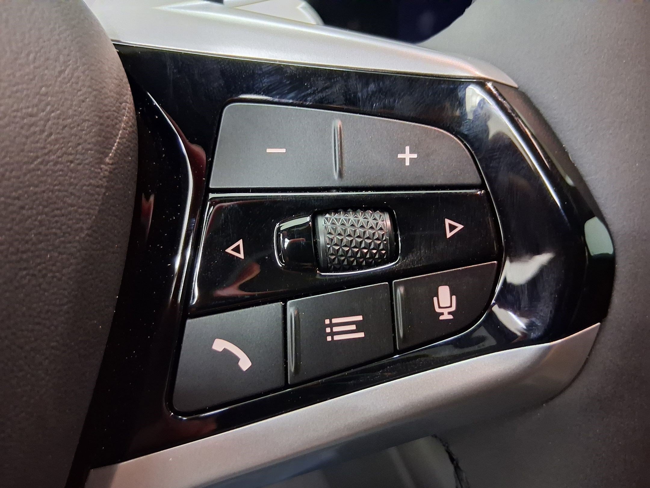 2026 BMW 3 Series 330i - Photo 22
