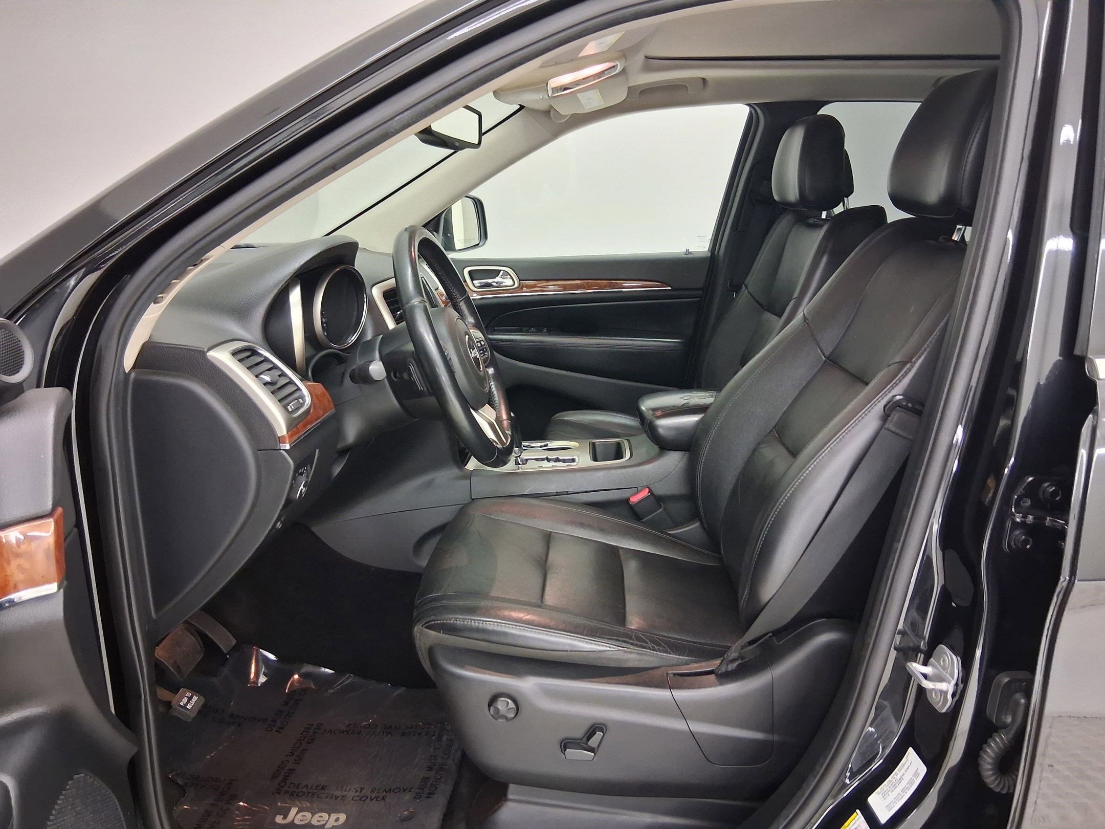 2011 Jeep Grand Cherokee Limited photo 2