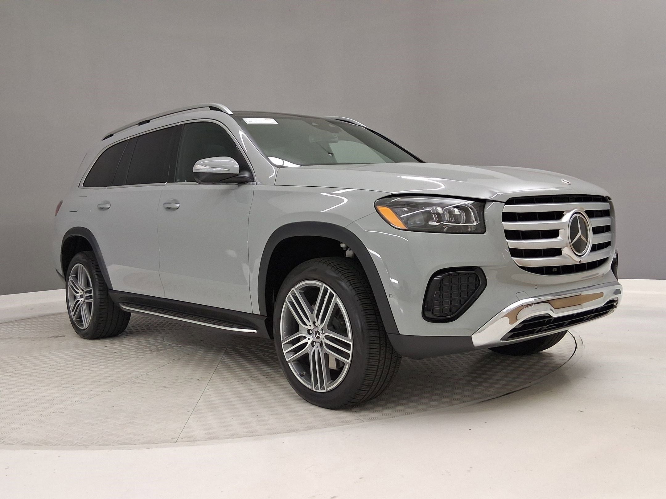 2025 Mercedes-Benz GLS 450 4MATIC photo 4