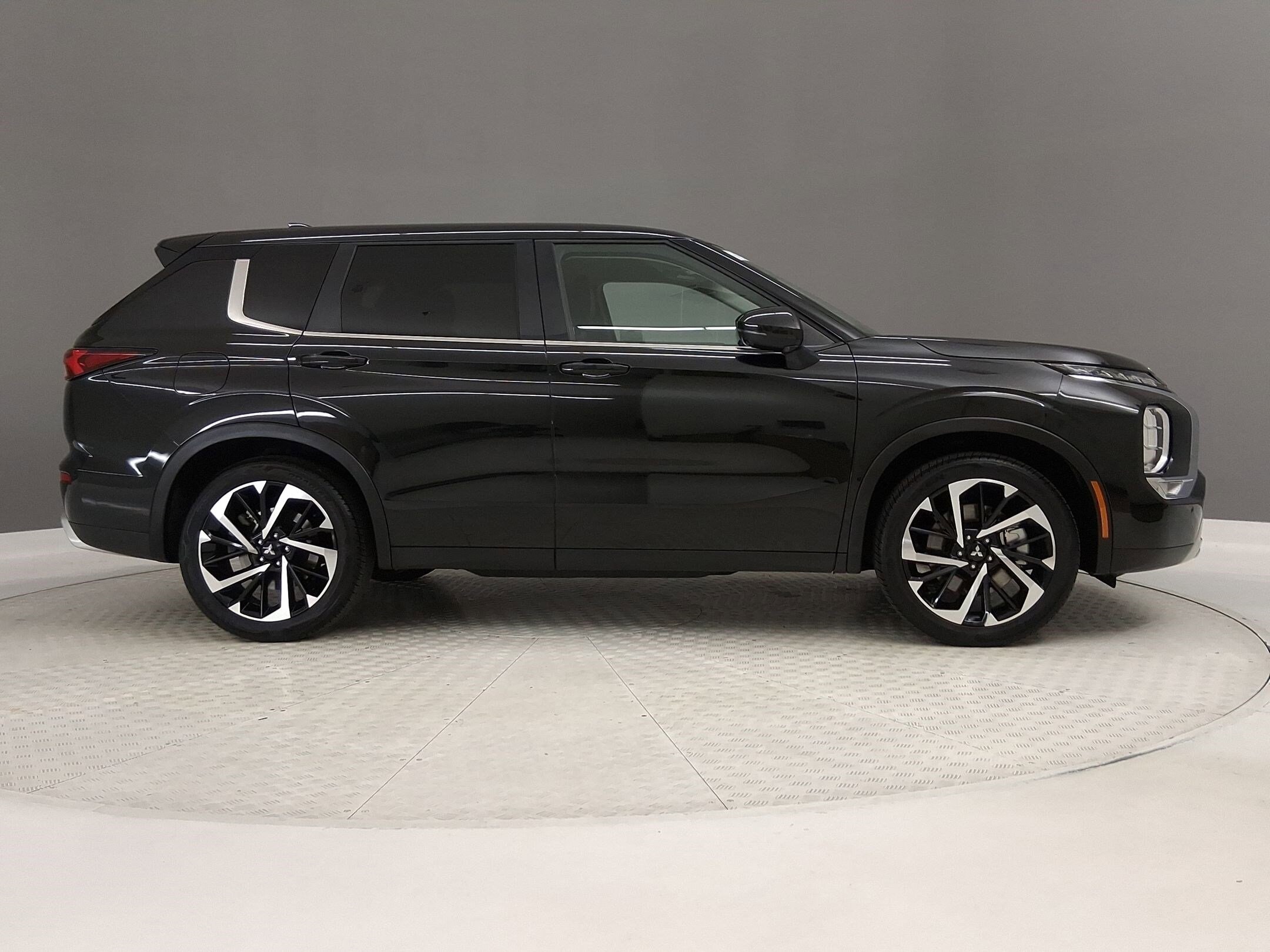 2024 Mitsubishi Outlander SE photo 5