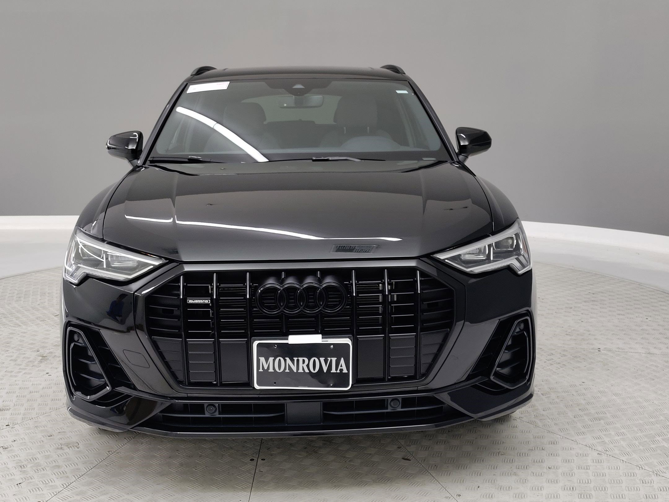 2024 Audi Q3 45 TFSI S line Premium photo 2