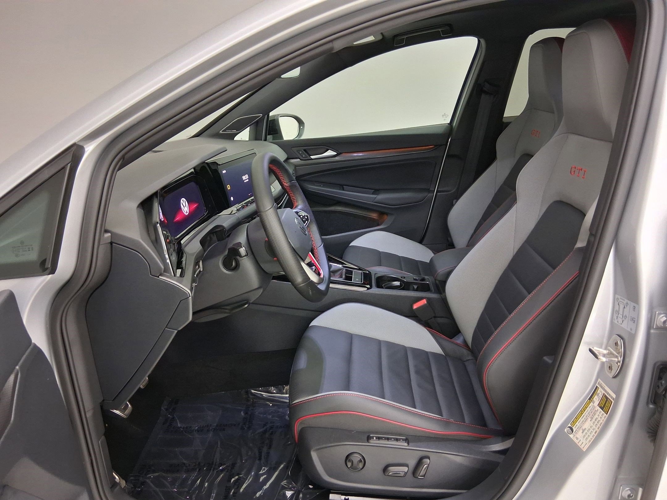 2024 Volkswagen Golf GTI 2.0T 380 SE photo 2