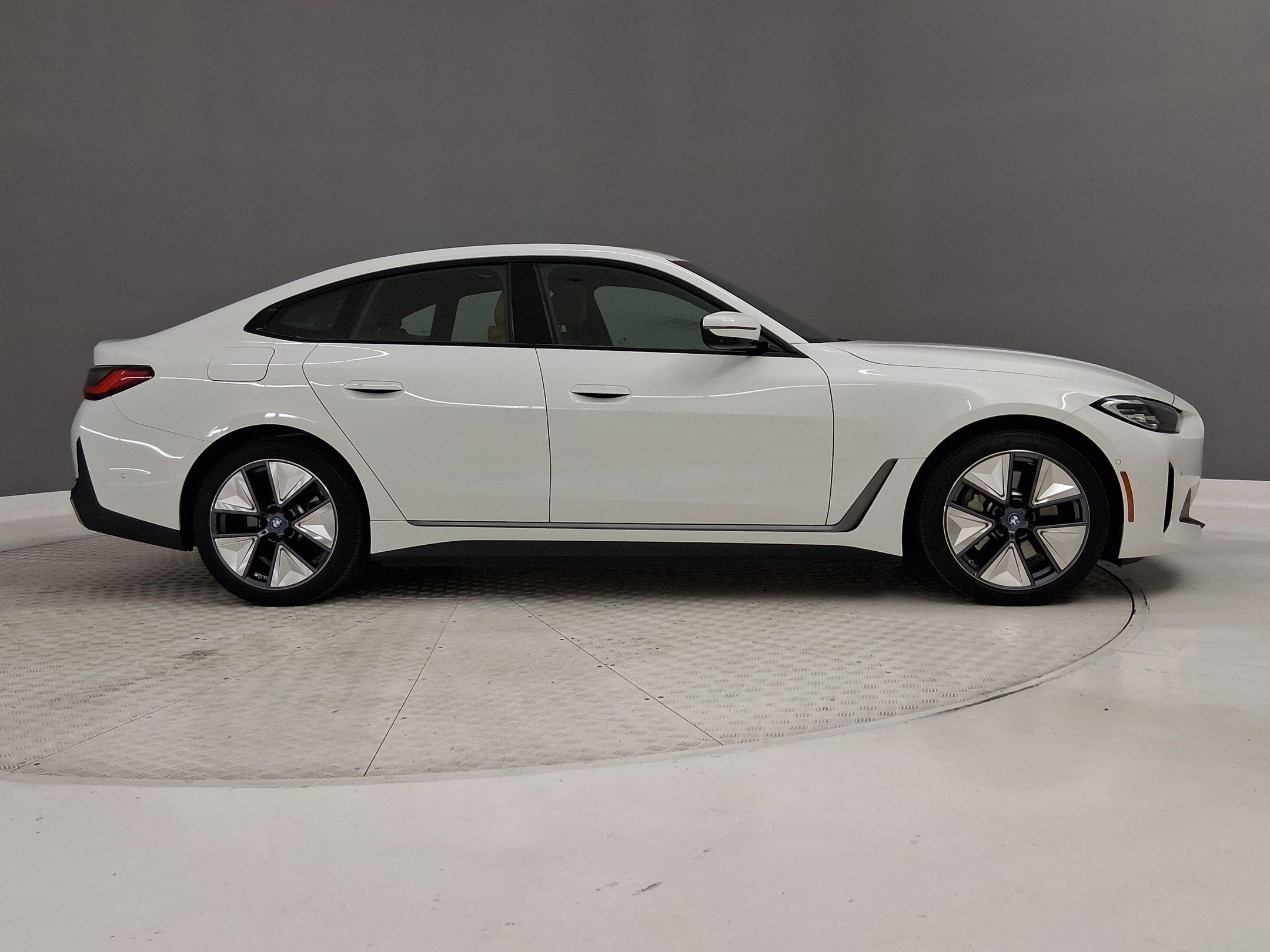 2023 BMW i4 eDrive35 photo 5