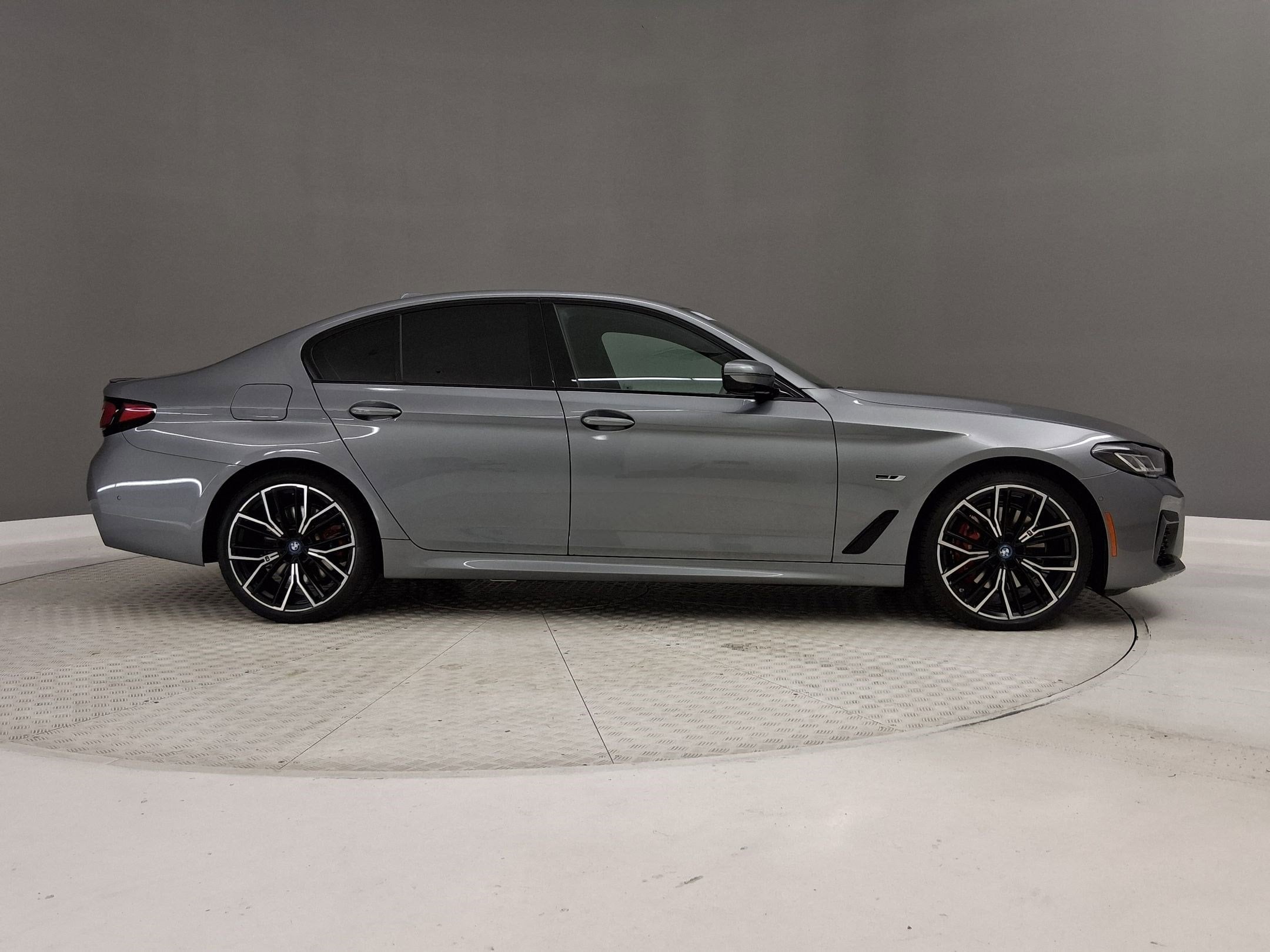 2023 BMW 530e photo 5