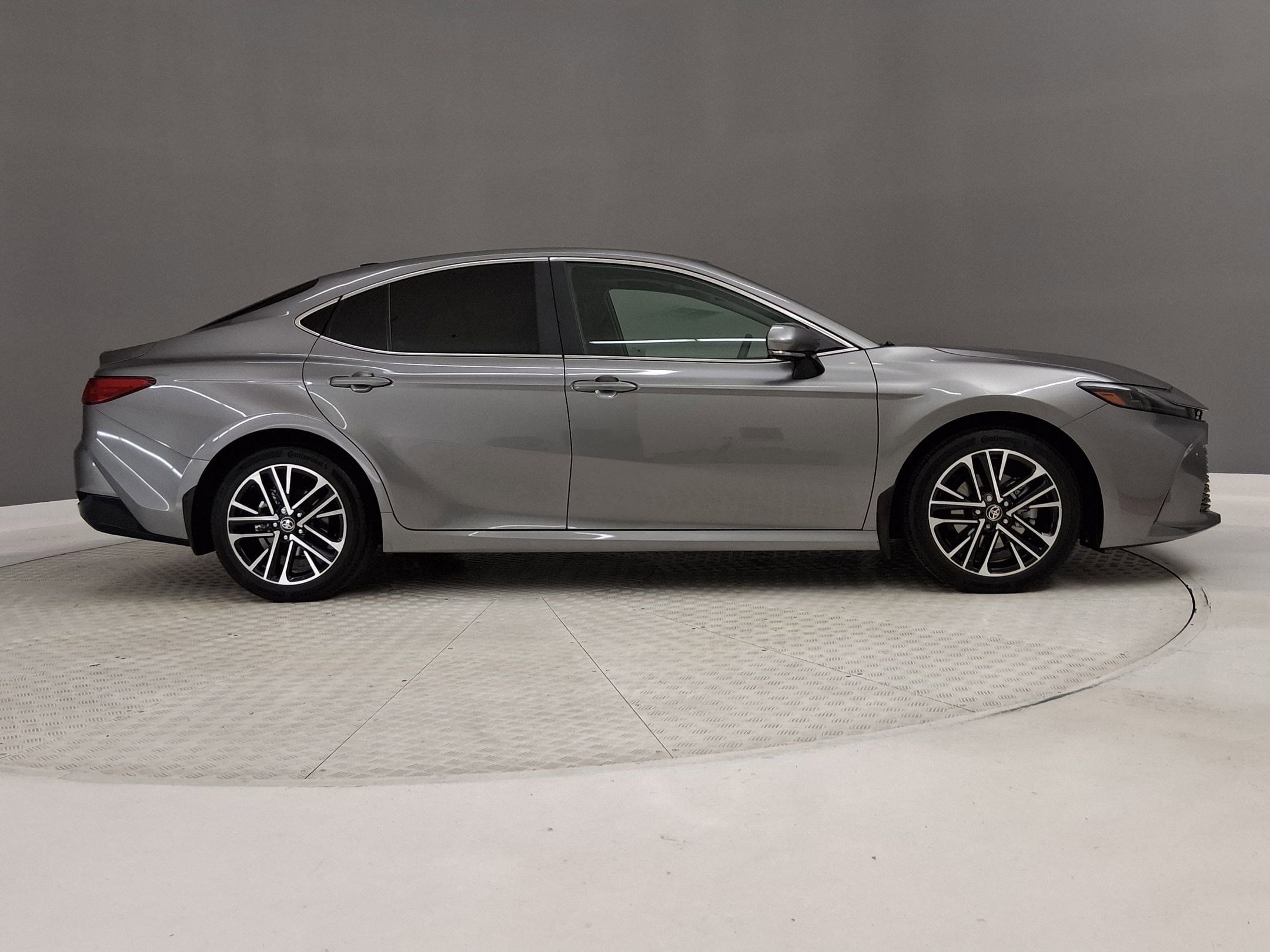 2025 Toyota Camry XLE photo 5