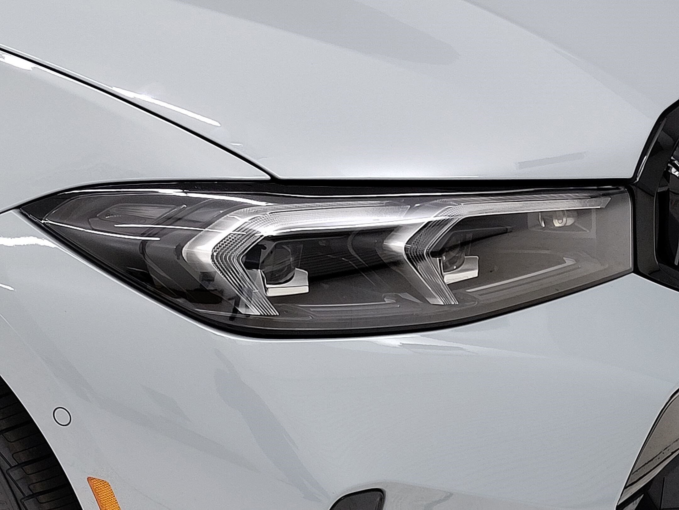 2026 Bmw 330i Sedan photo 3