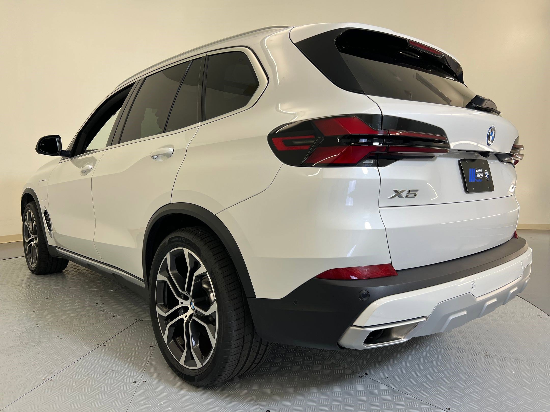 2025 BMW X5 PHEV xDrive50e photo 2