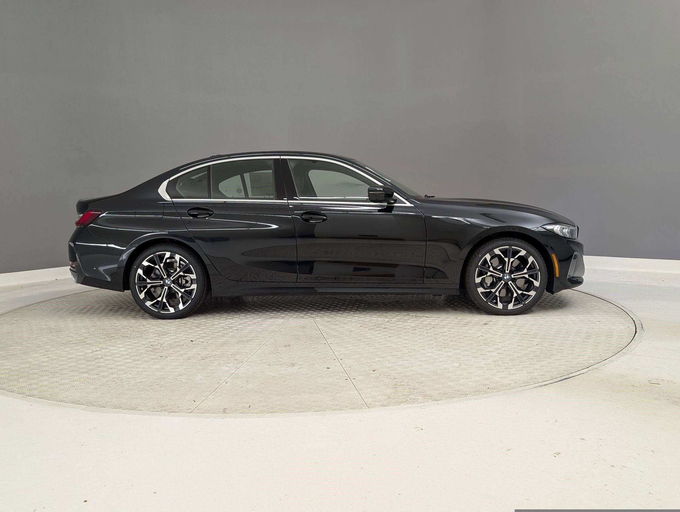 2025 BMW 330i photo 5