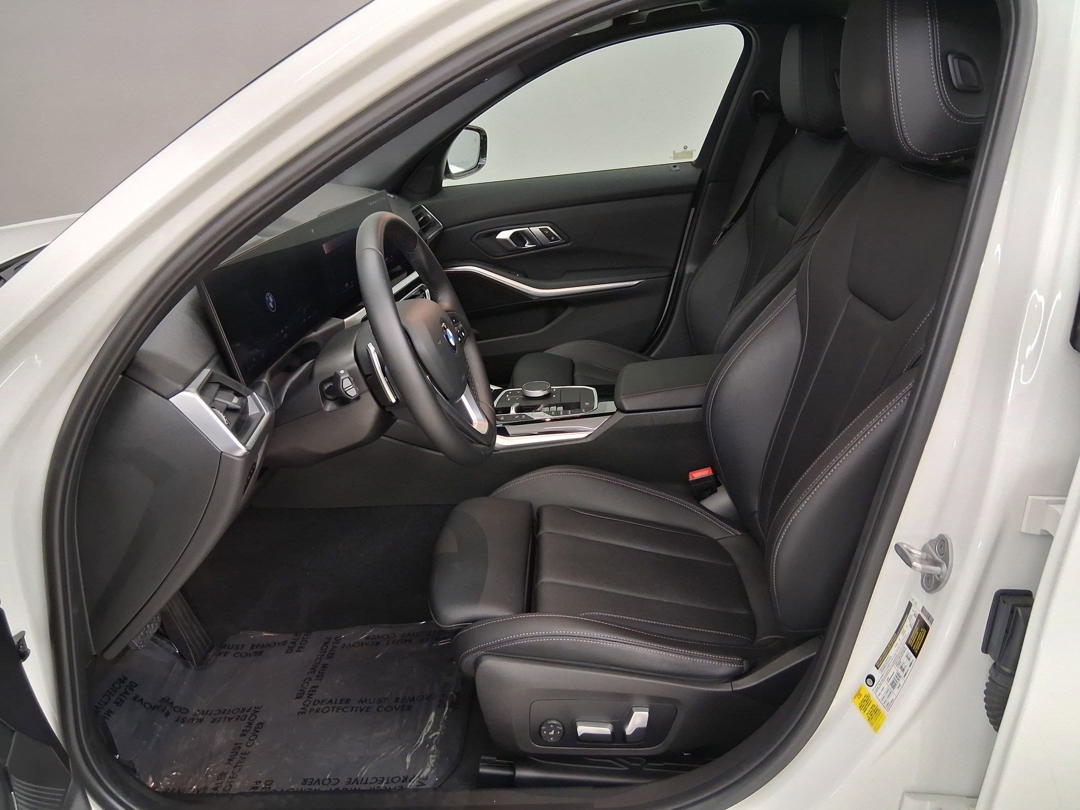 2023 BMW 330i photo 2